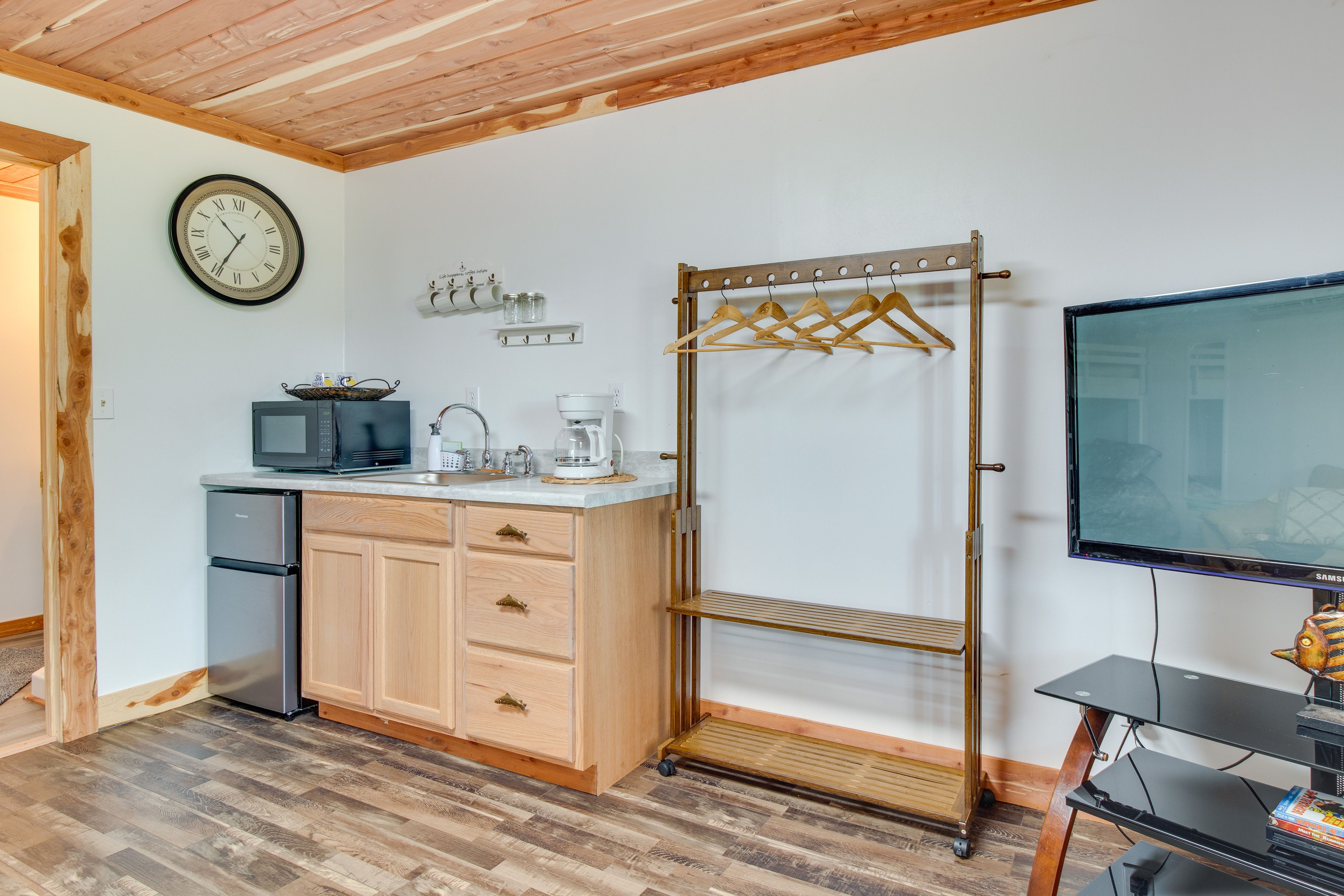 Bedroom 1 (Studio Suite 1) | Kitchenette