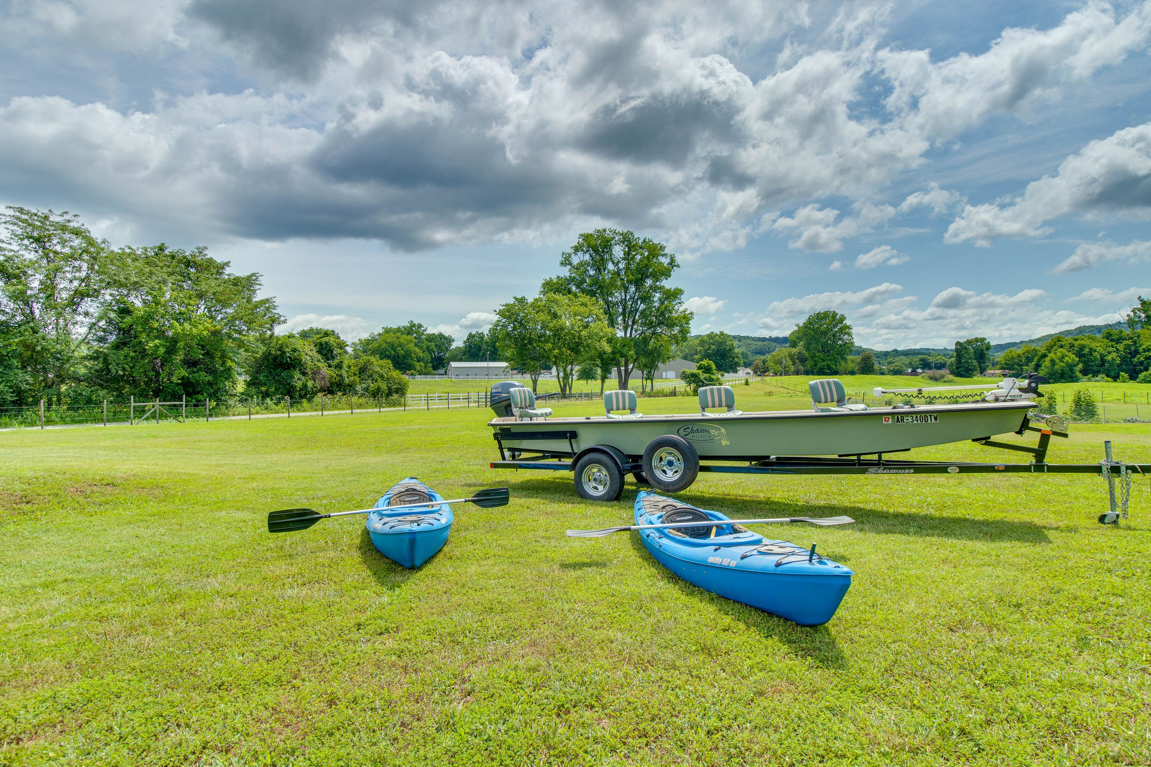 Kayaks & Canoes Available to Rent