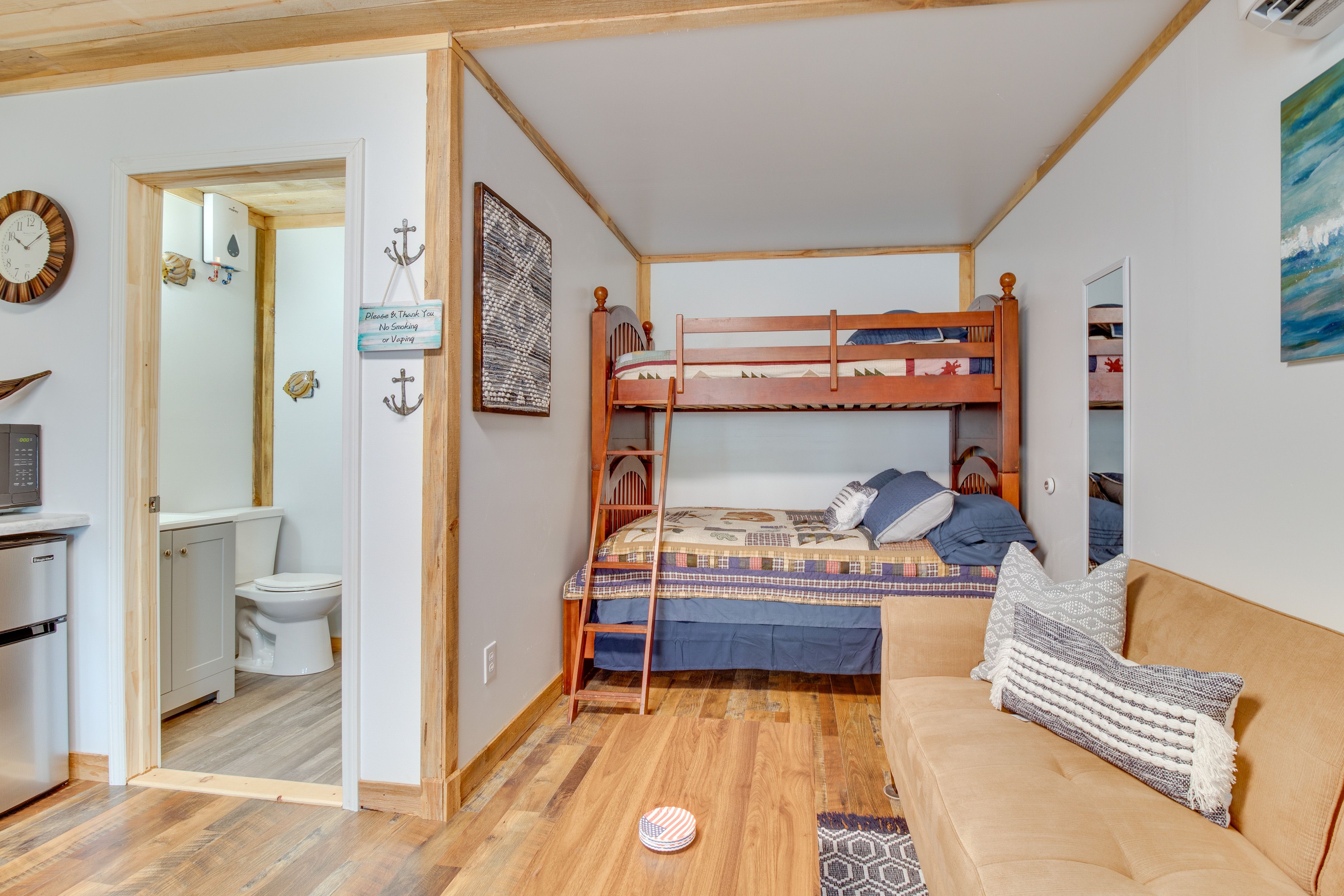 Sleeping Space | Twin/Full Bunk Bed