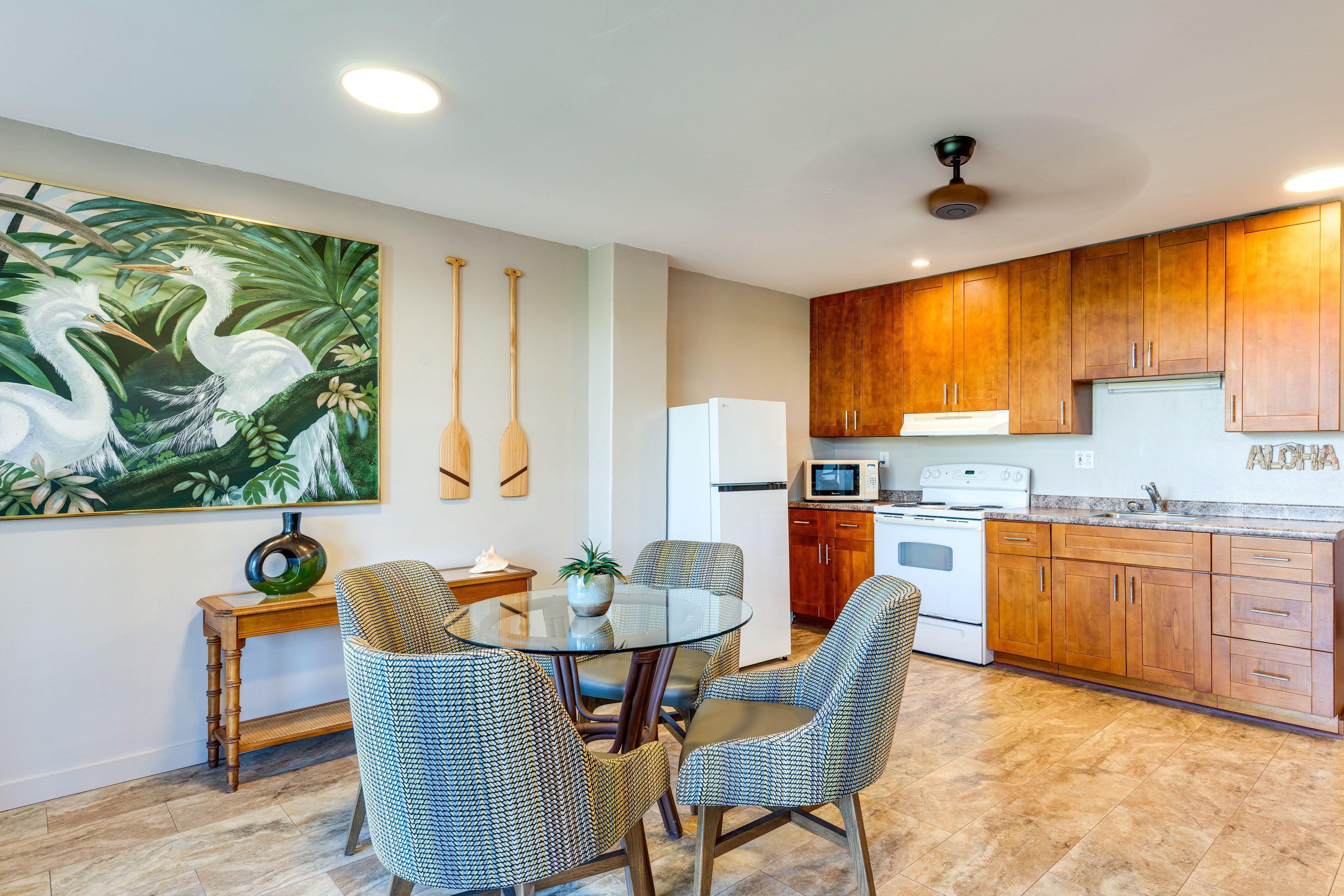 Kamaole Beach Royale | Aloha Room