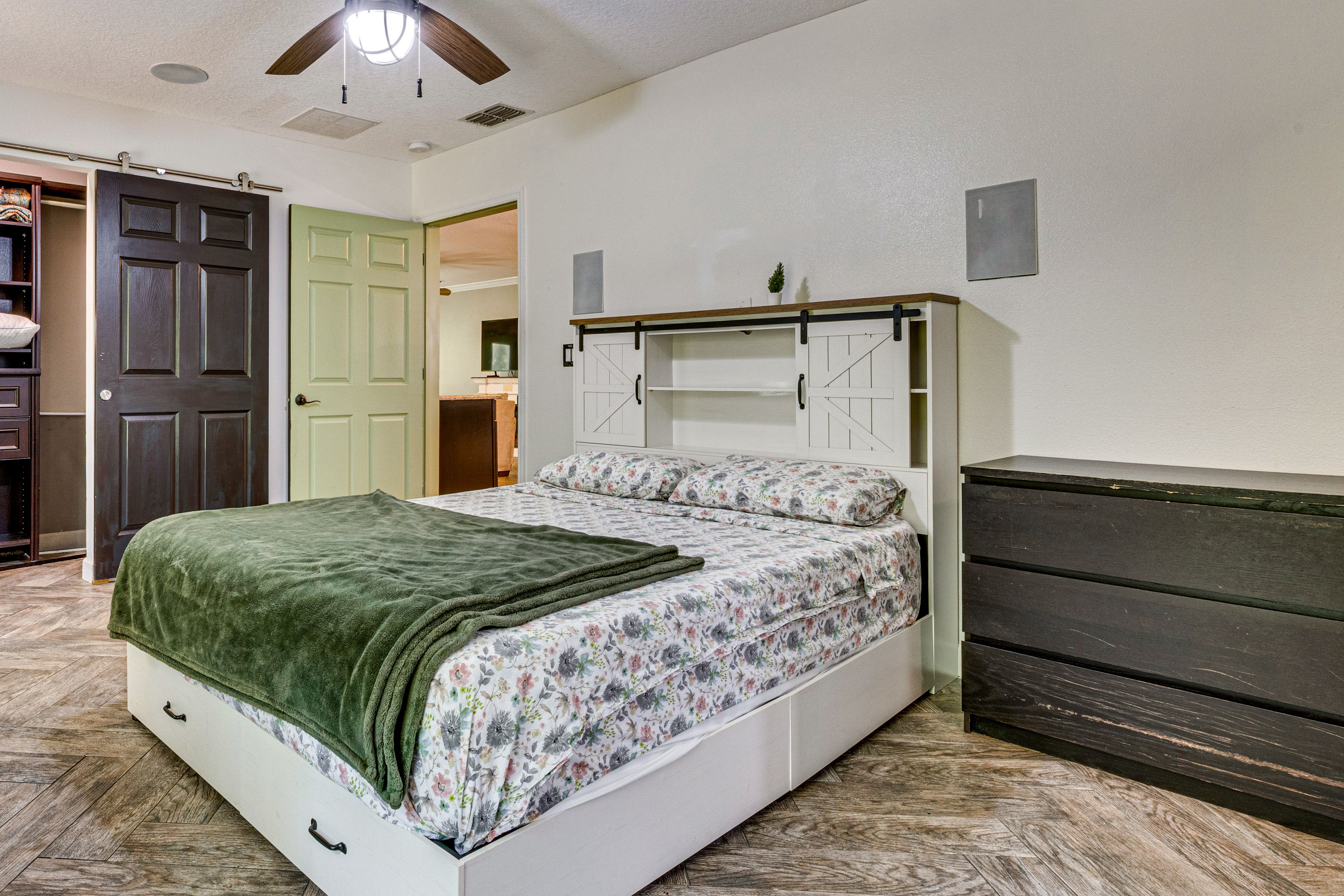 Bedroom 3 | Queen Bed