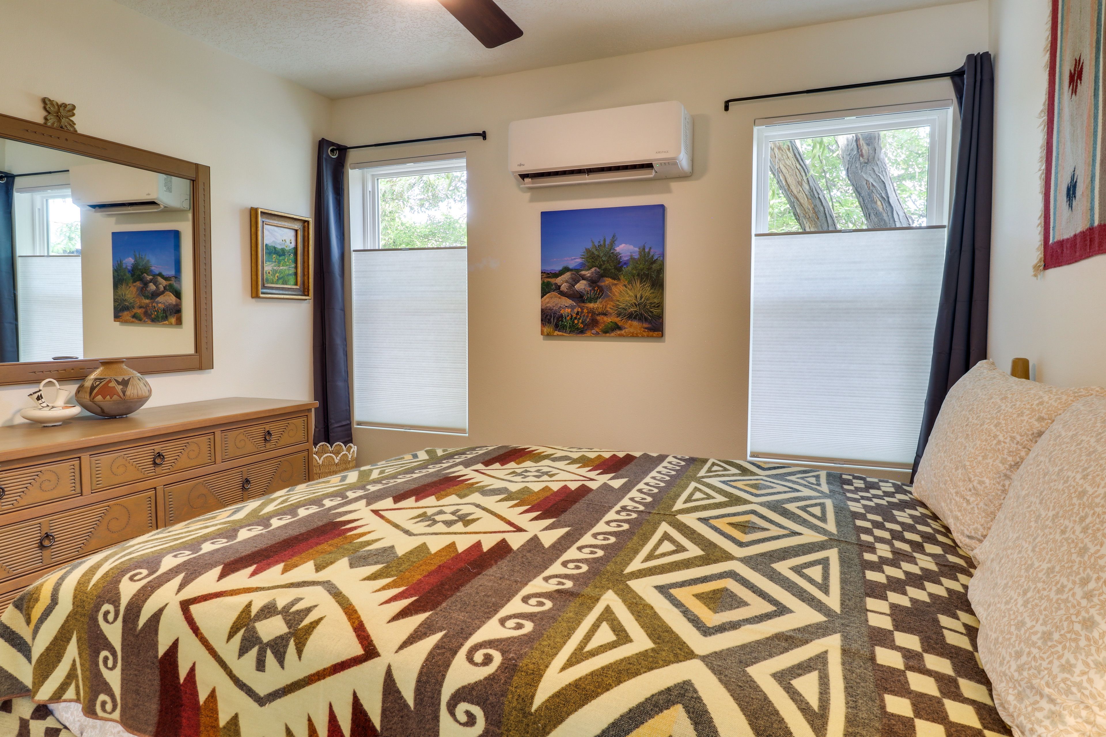 Bedroom | Queen Bed