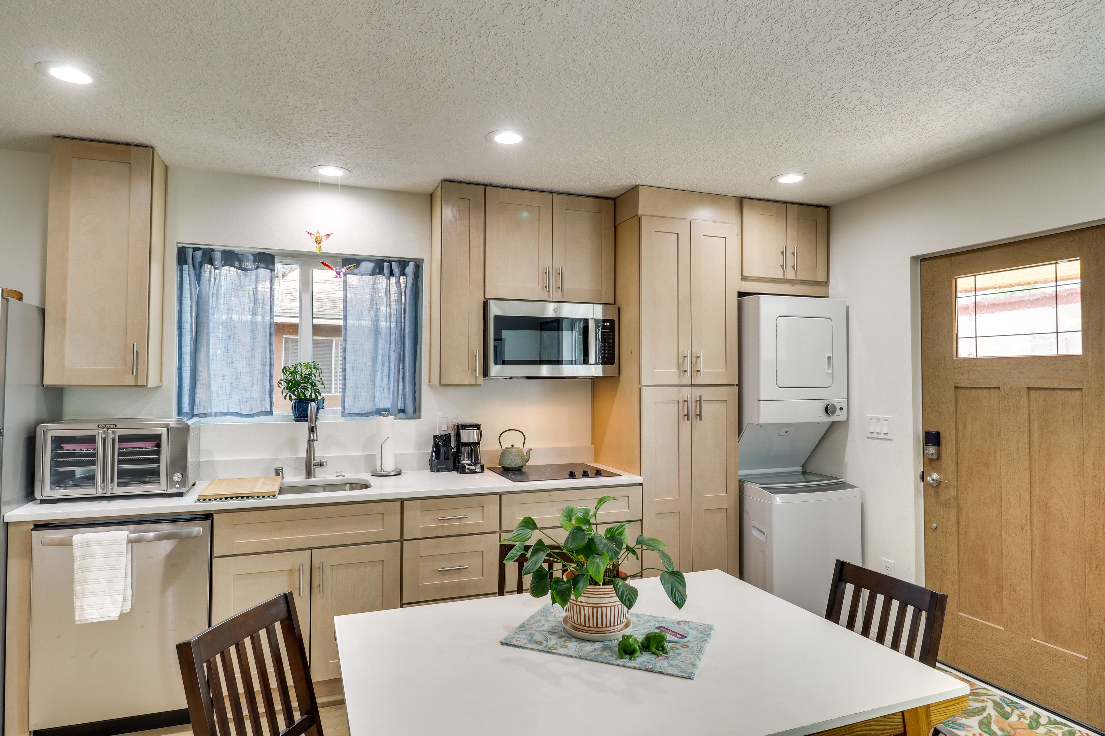 Kitchen | Laundry