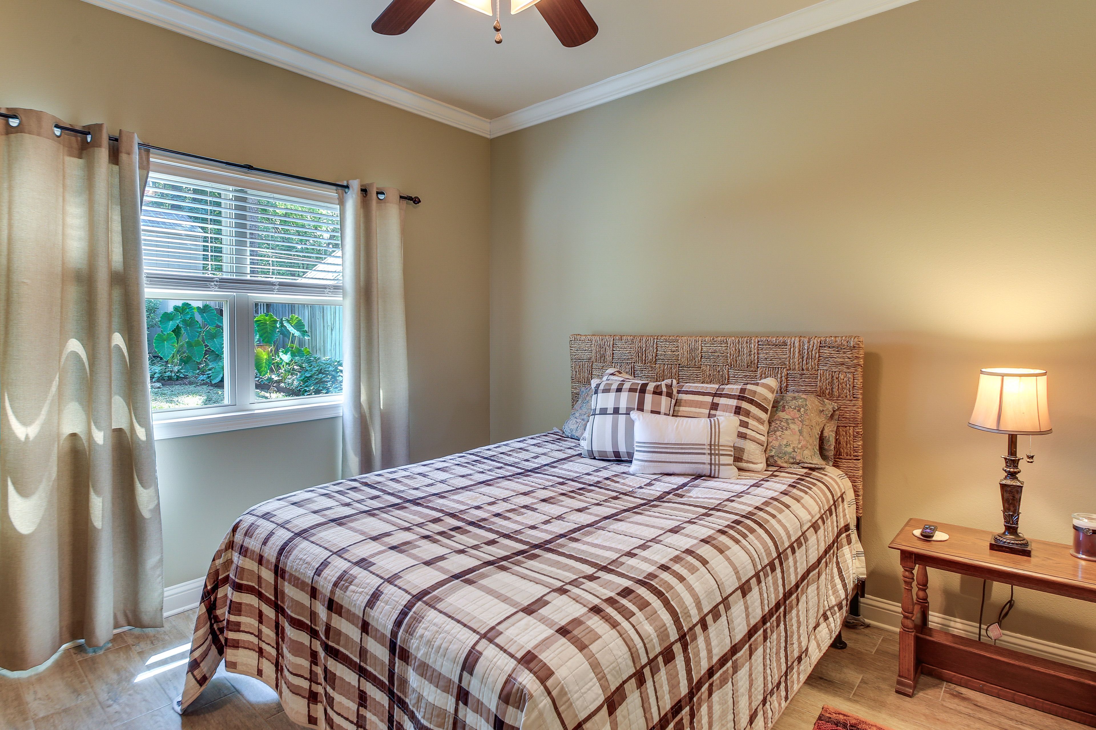 Bedroom 2 | Queen Bed