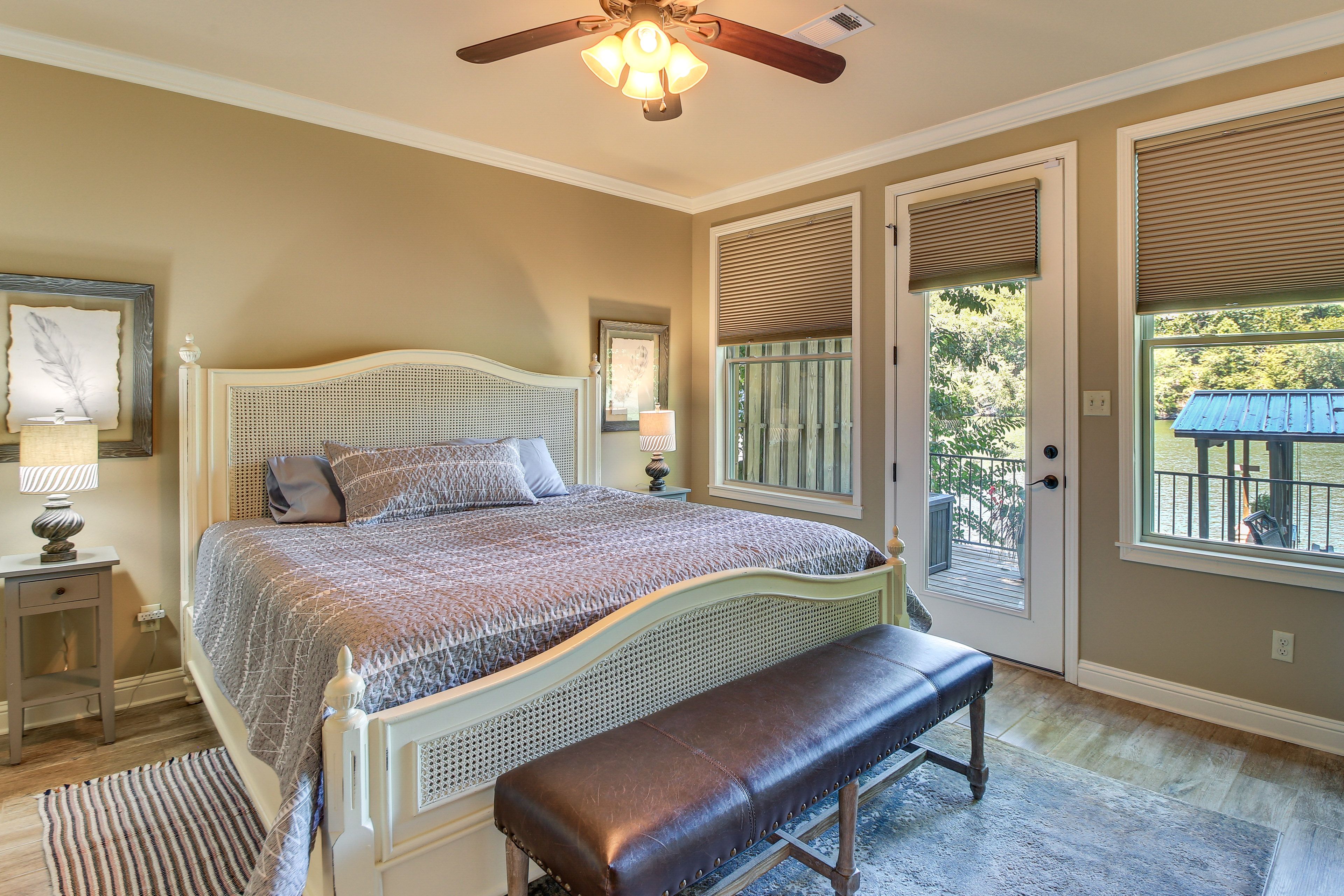 Bedroom 1 | King Bed
