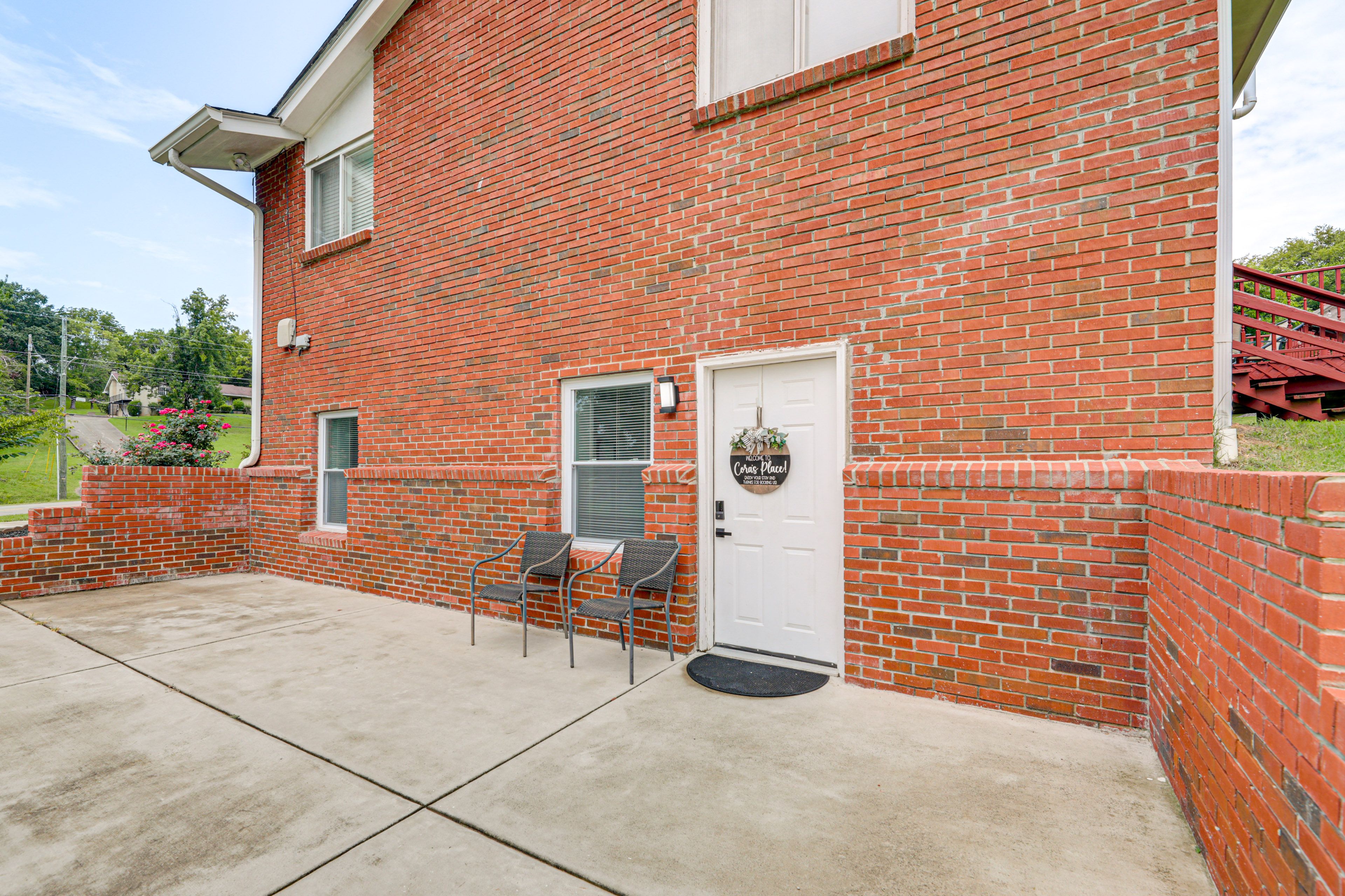 Patio w/ Seating