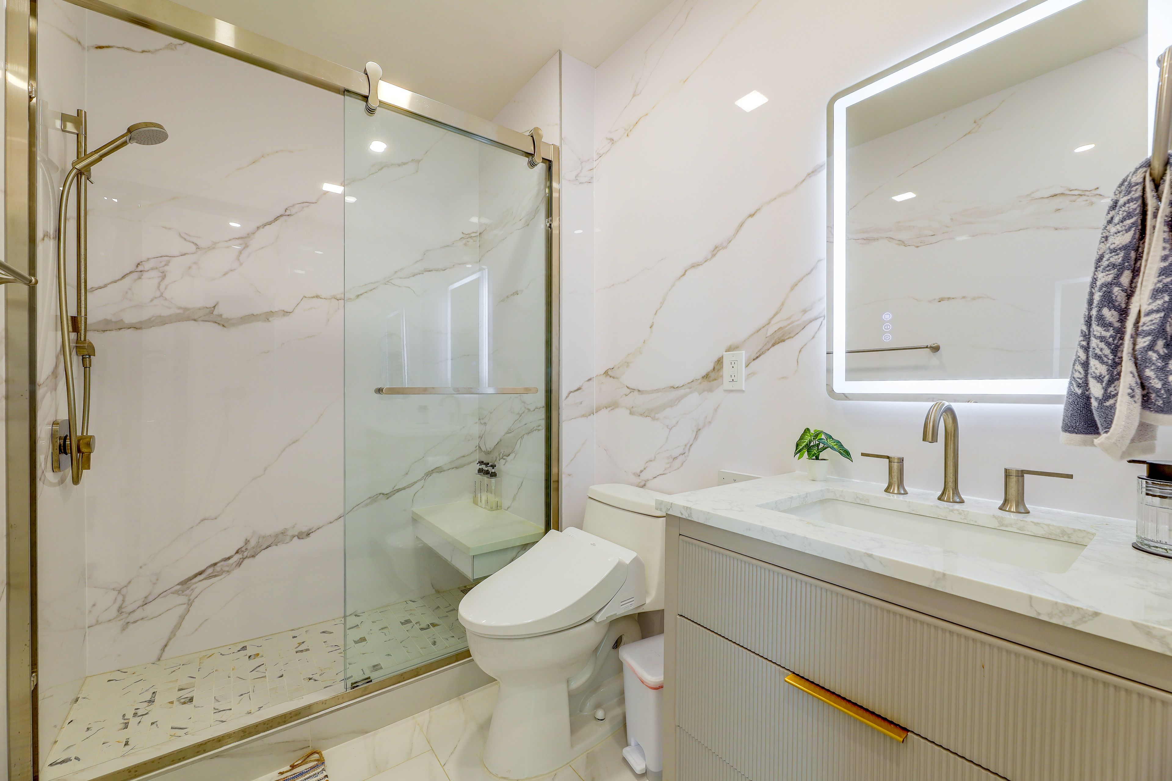 Full Bathroom