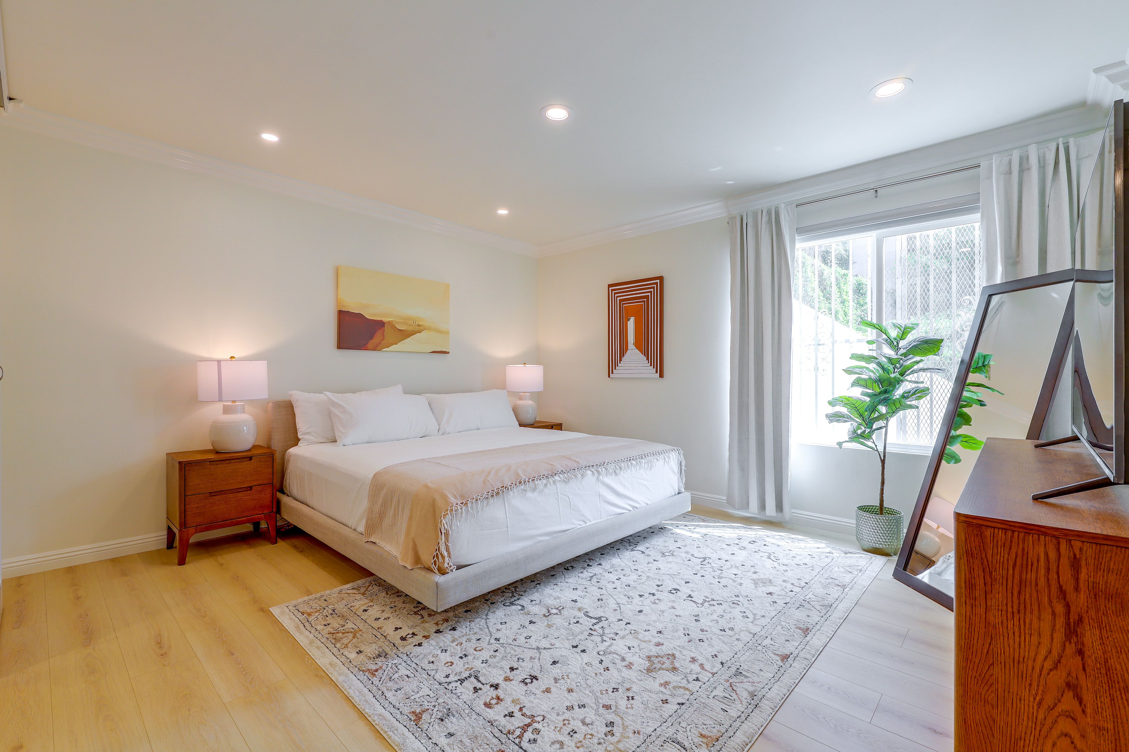 Bedroom 1 | King Bed