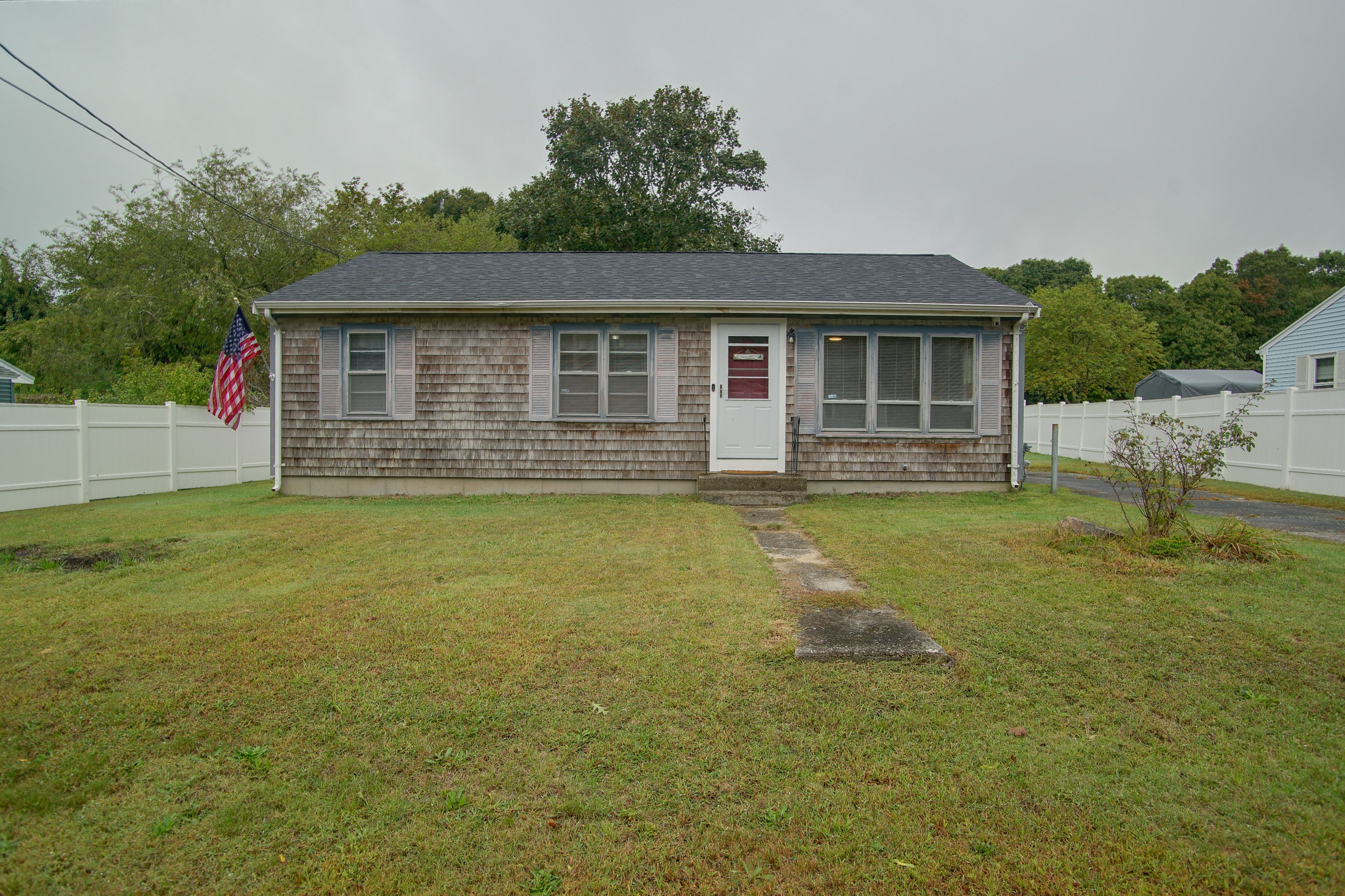 Exterior | Driveway (2 Vehicles)