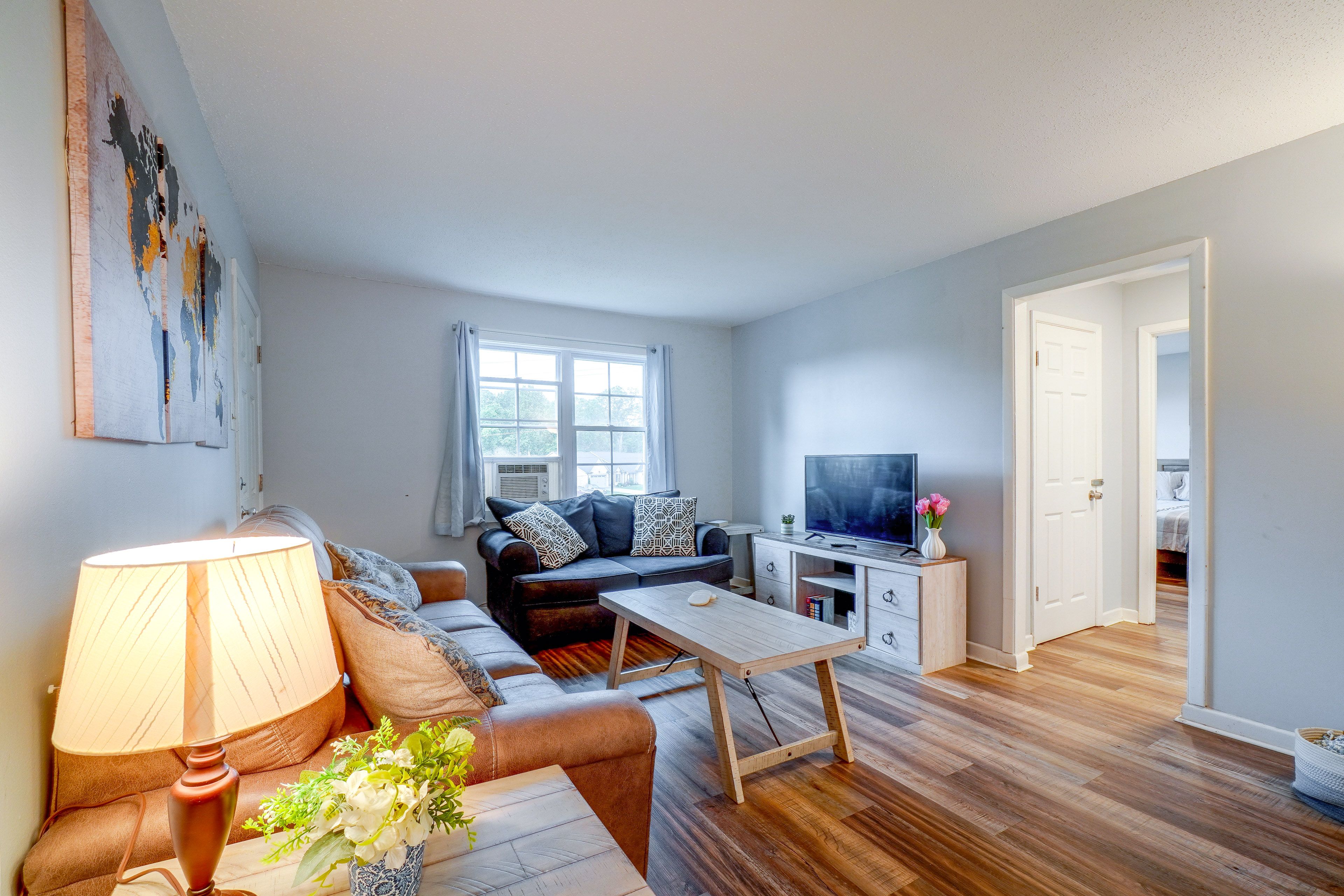 Knoxville Vacation Rental | 2BR | 1BA | 800 Sq Ft | Stairs Required