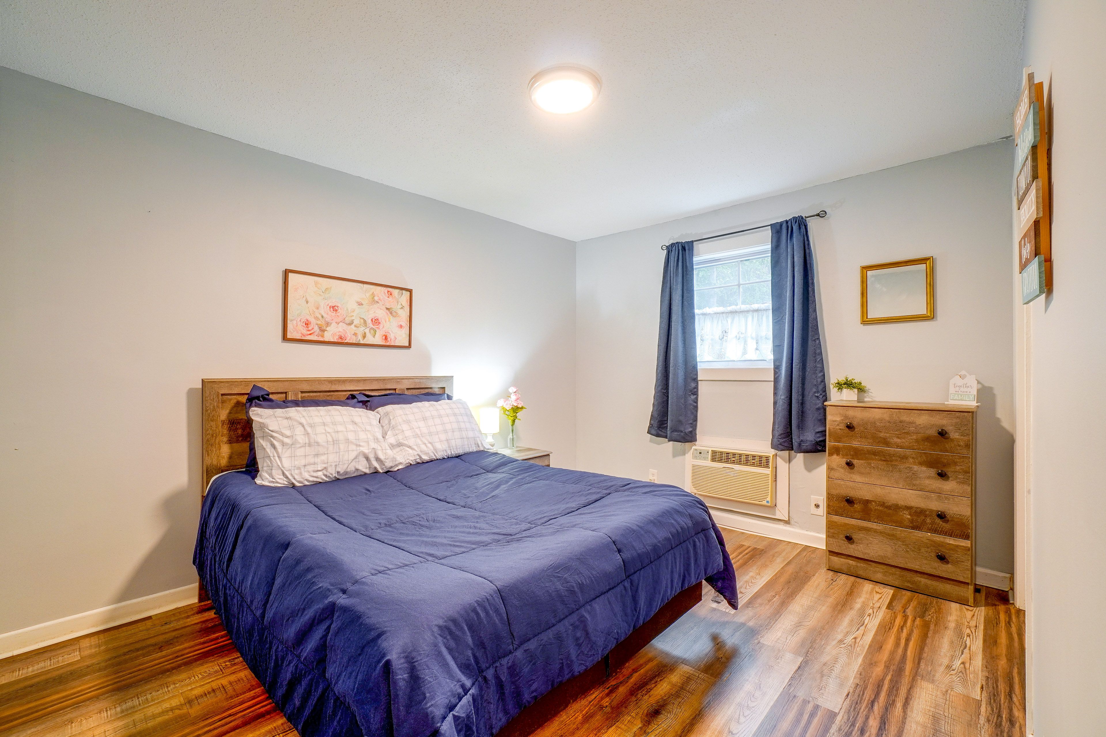 Bedroom 2 | Queen Bed