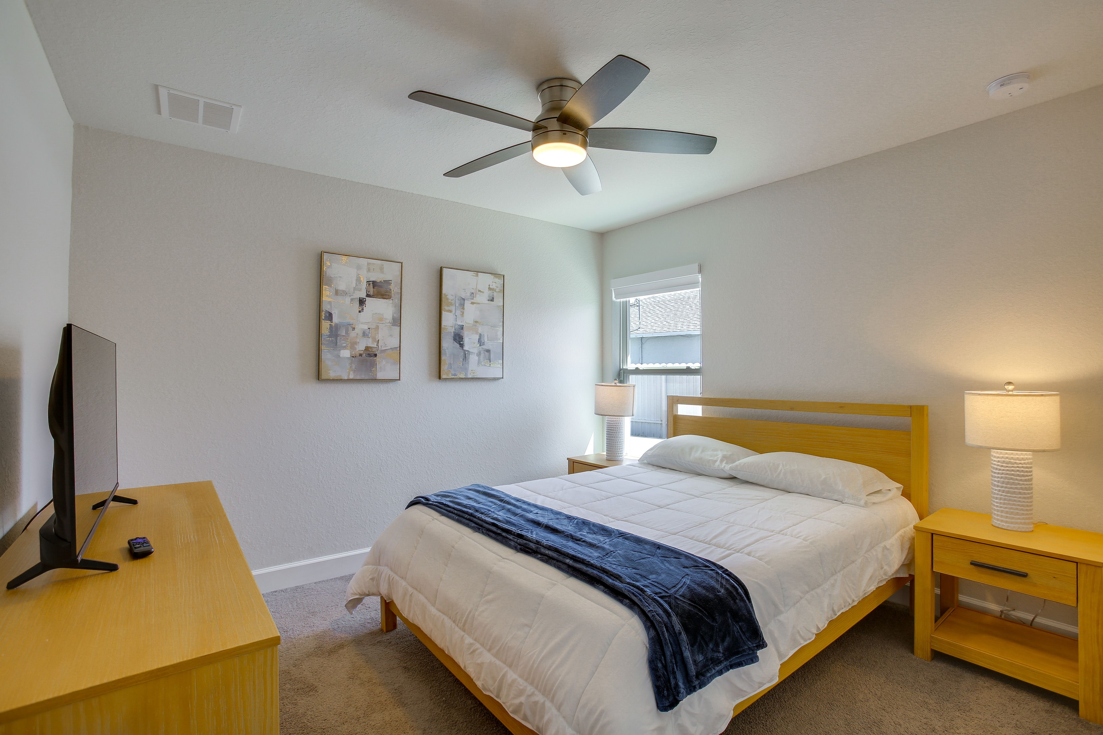Bedroom 3 | Queen Bed