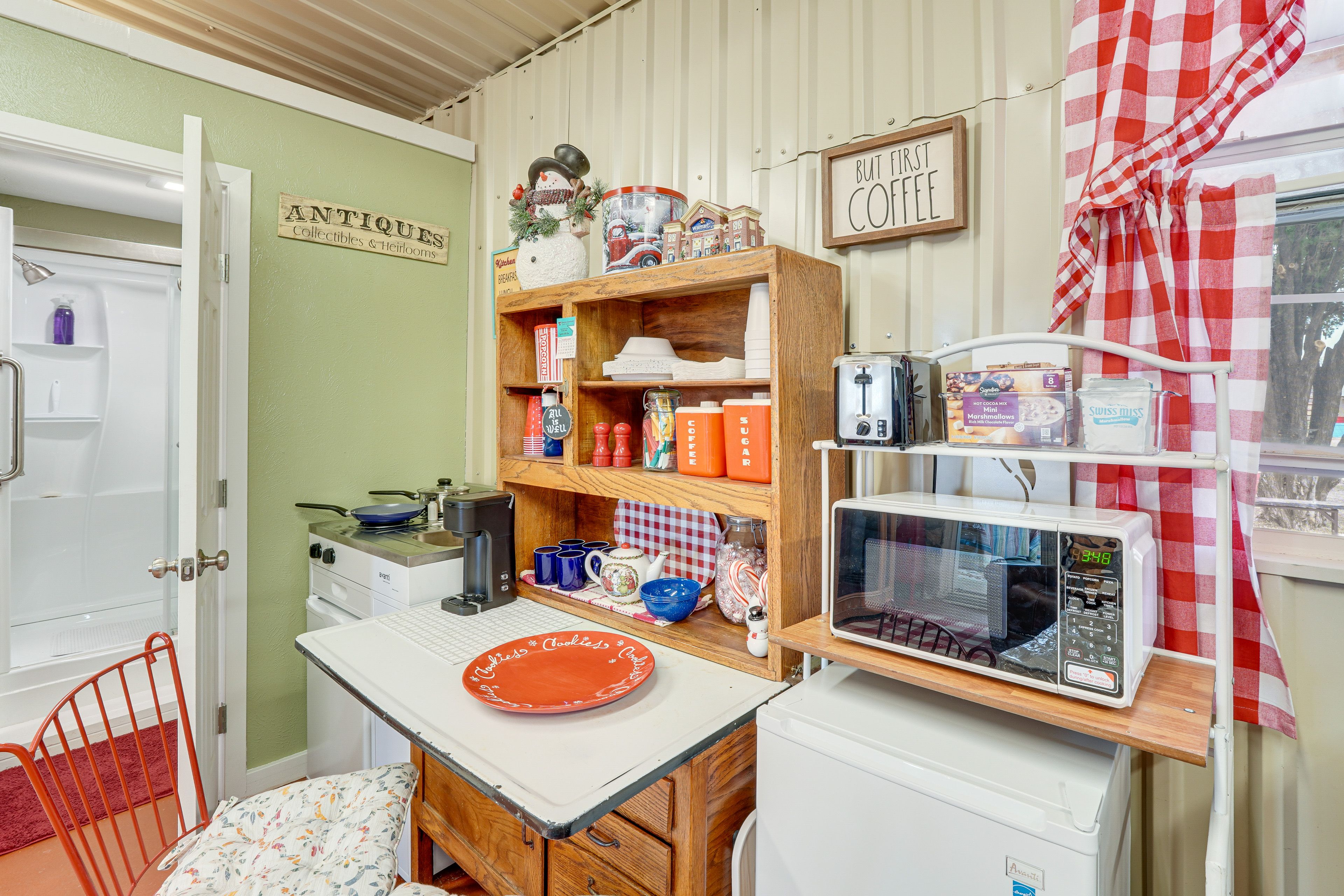 Kitchenette | Unit 2