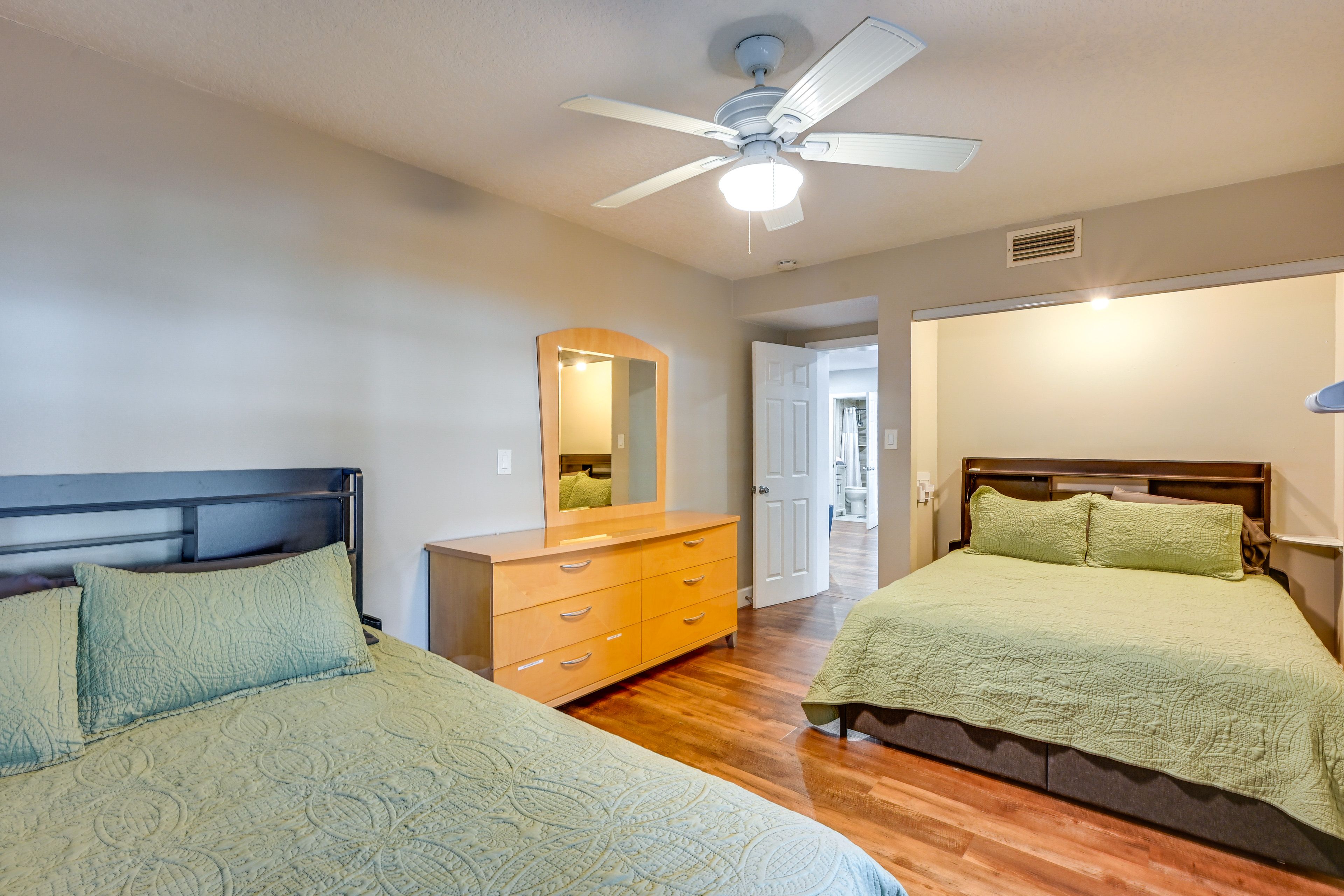 Home 2 | Bedroom 10 | 2 Queen Beds