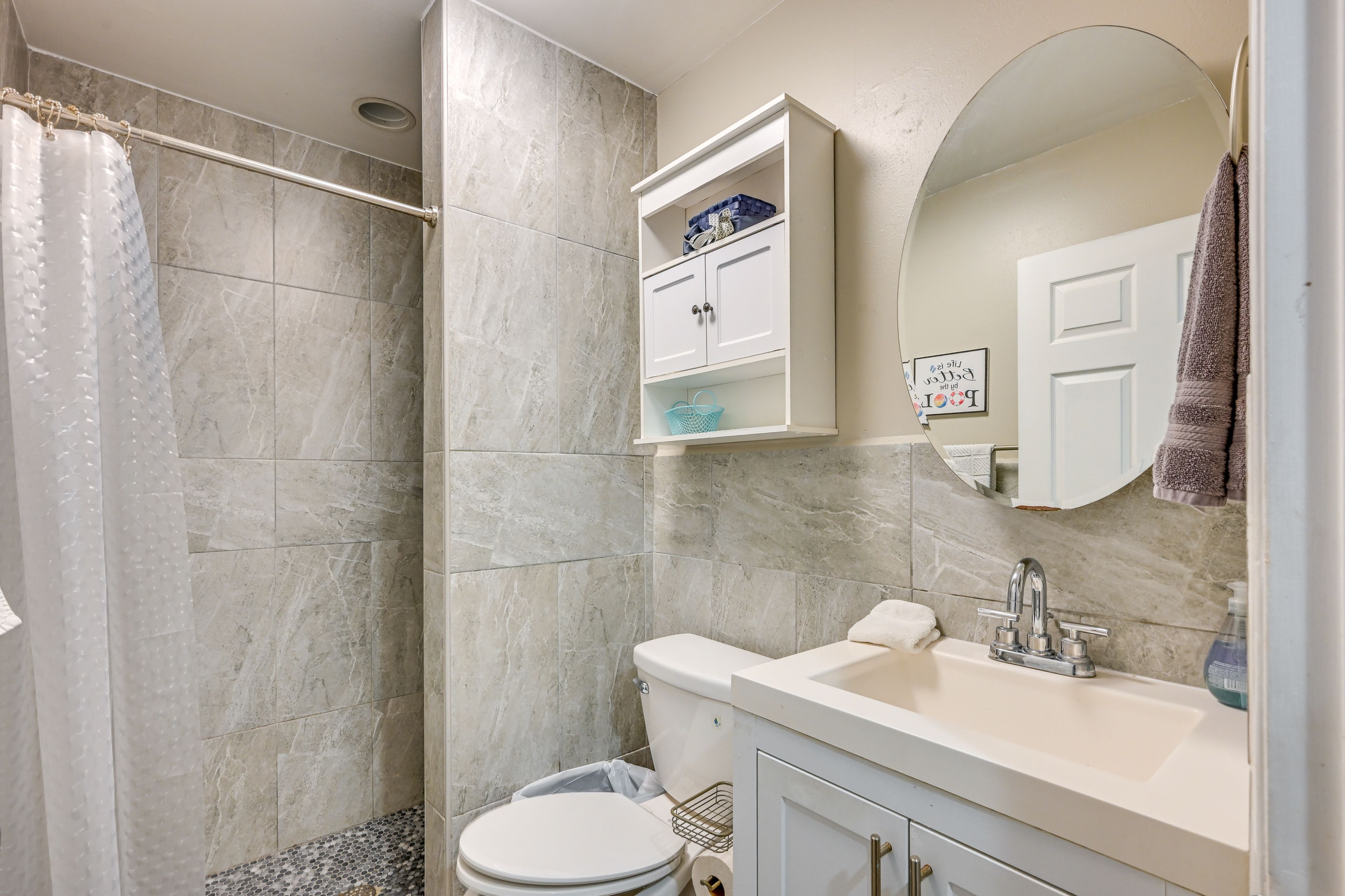 Home 2 | Full Bathroom