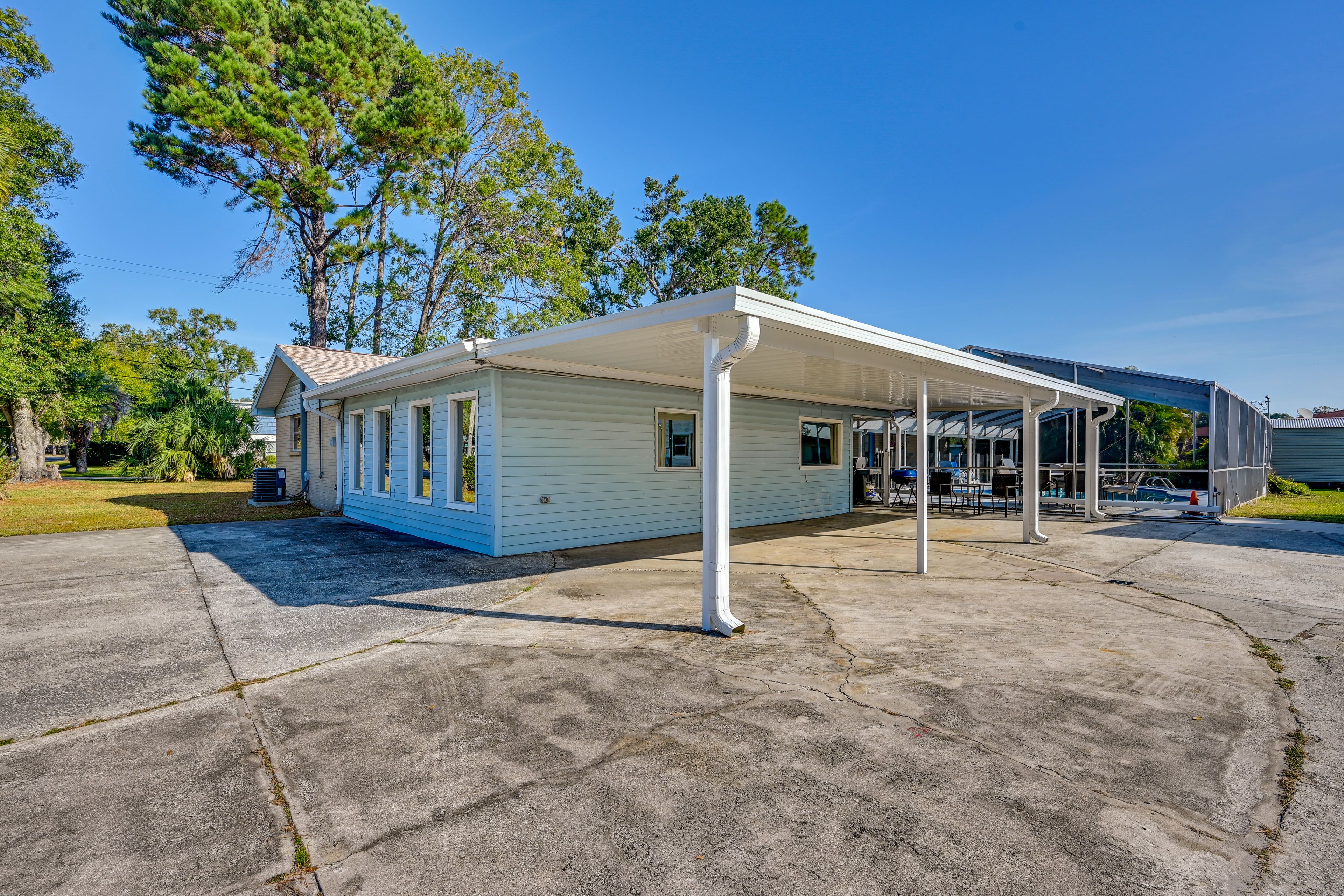Home 1 Parking | Carport (1 Vehicle) | Driveway (4 Vehicles)