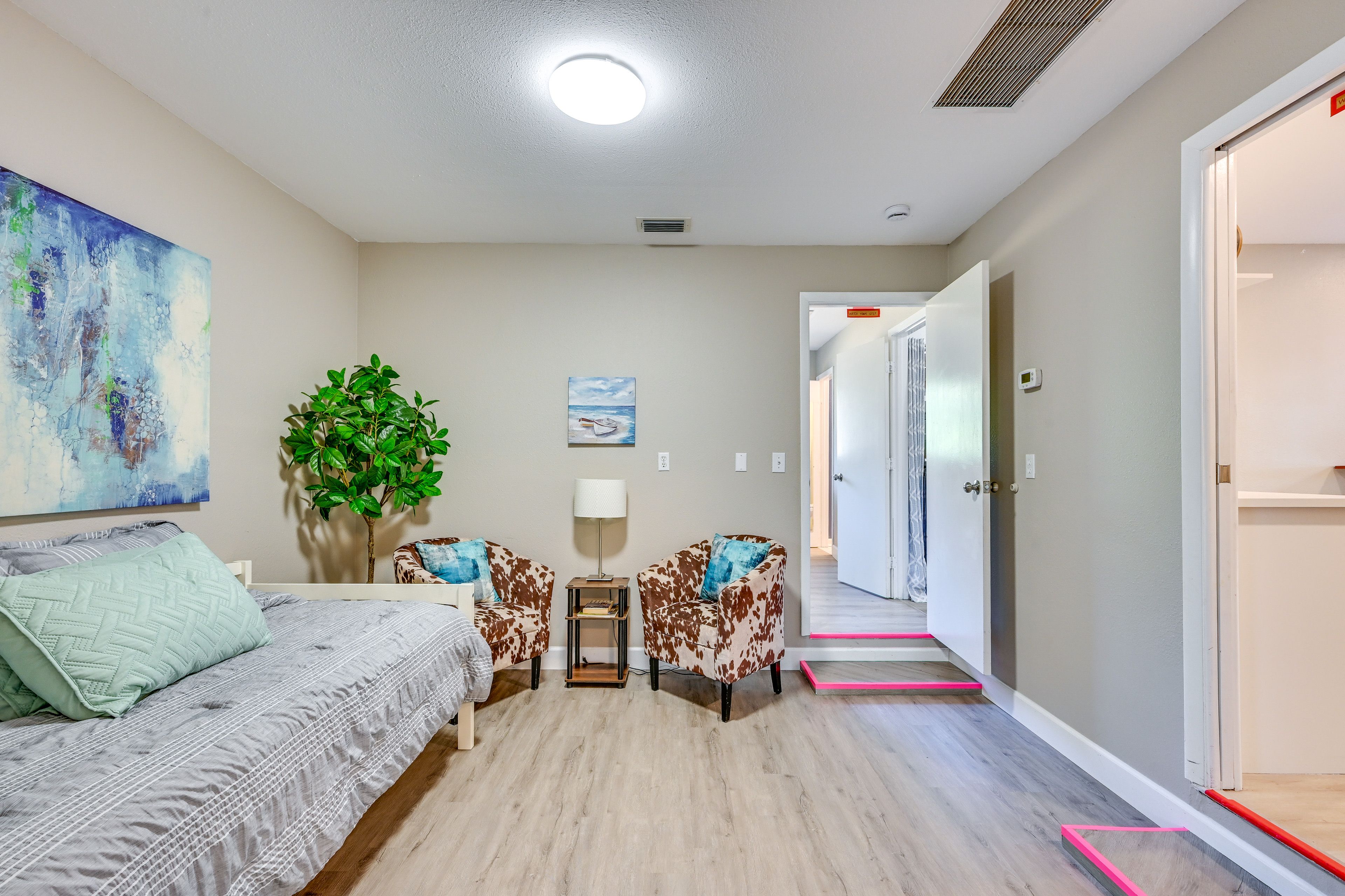 Home 1 | Bedroom 6 | Queen Daybed