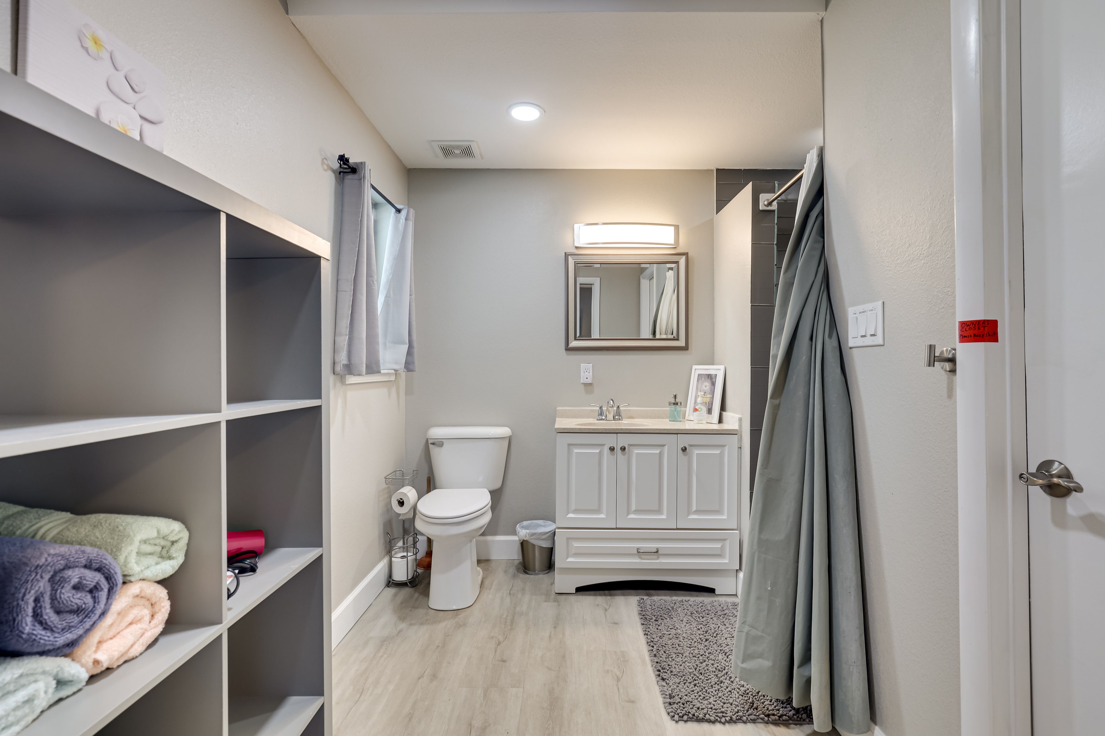 Home 1 | Full Bathroom