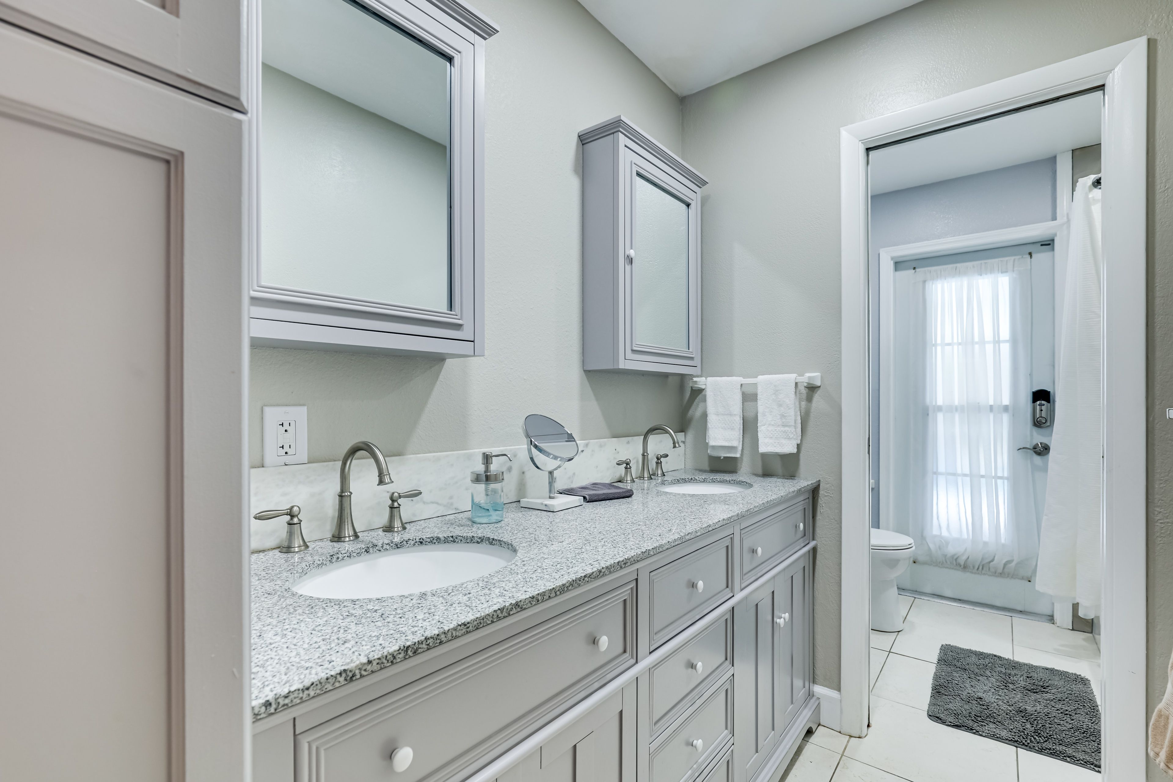 Home 1 | Full Bathroom