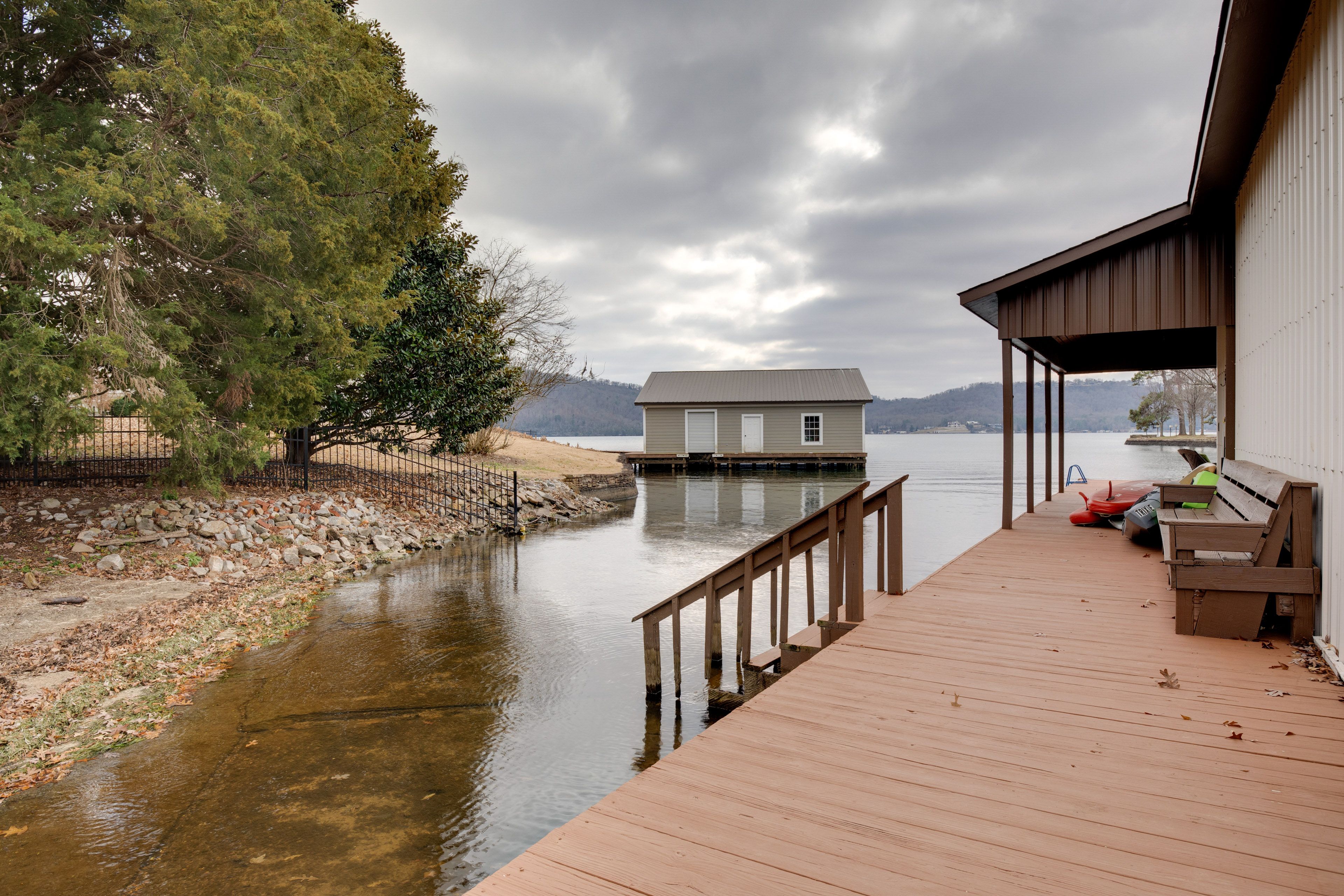 Guntersville Vacation Rental | 3BR | 2BA | 1,400 Sq Ft