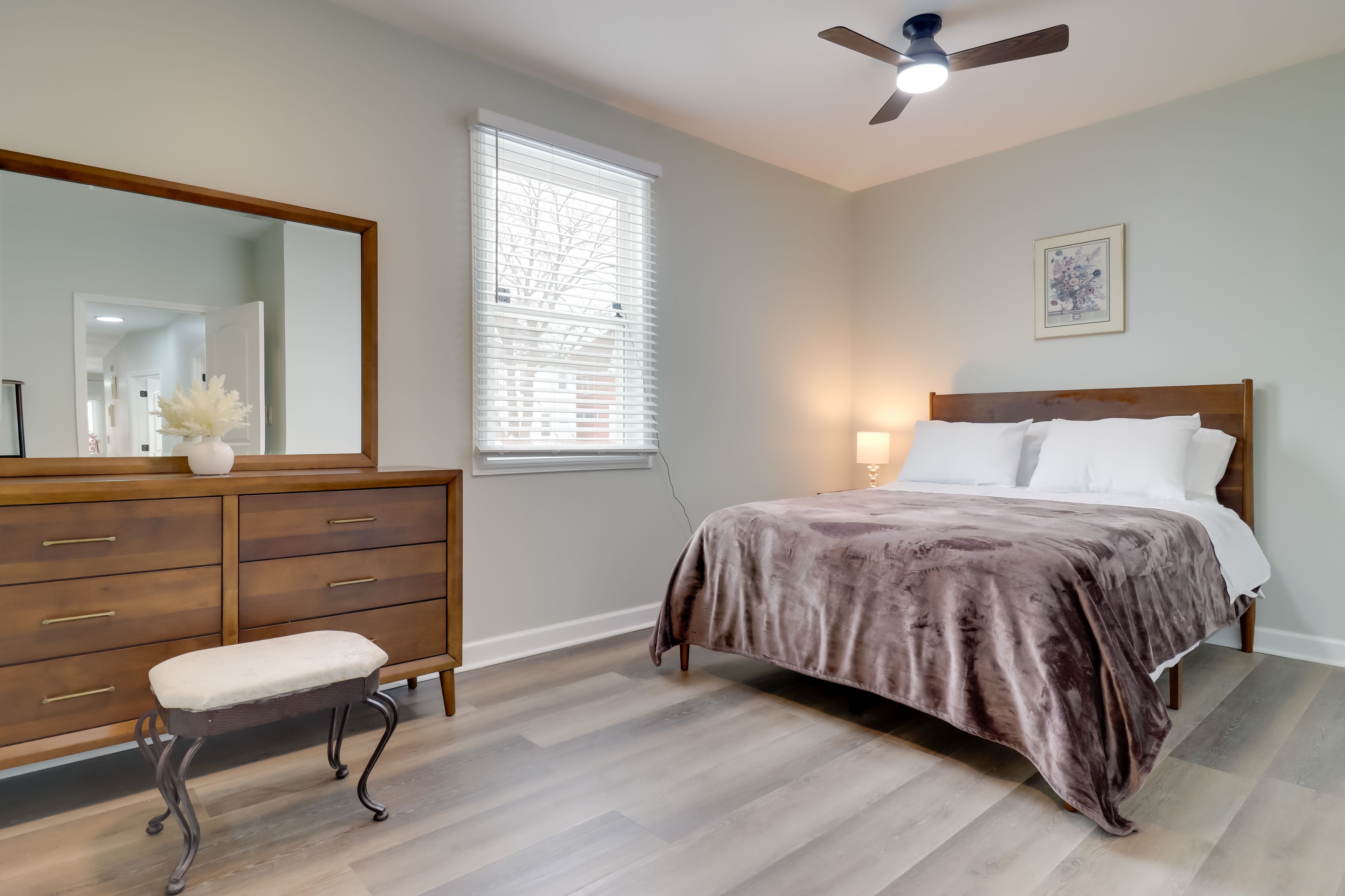 Unit 1 | Bedroom 5 | Queen Bed