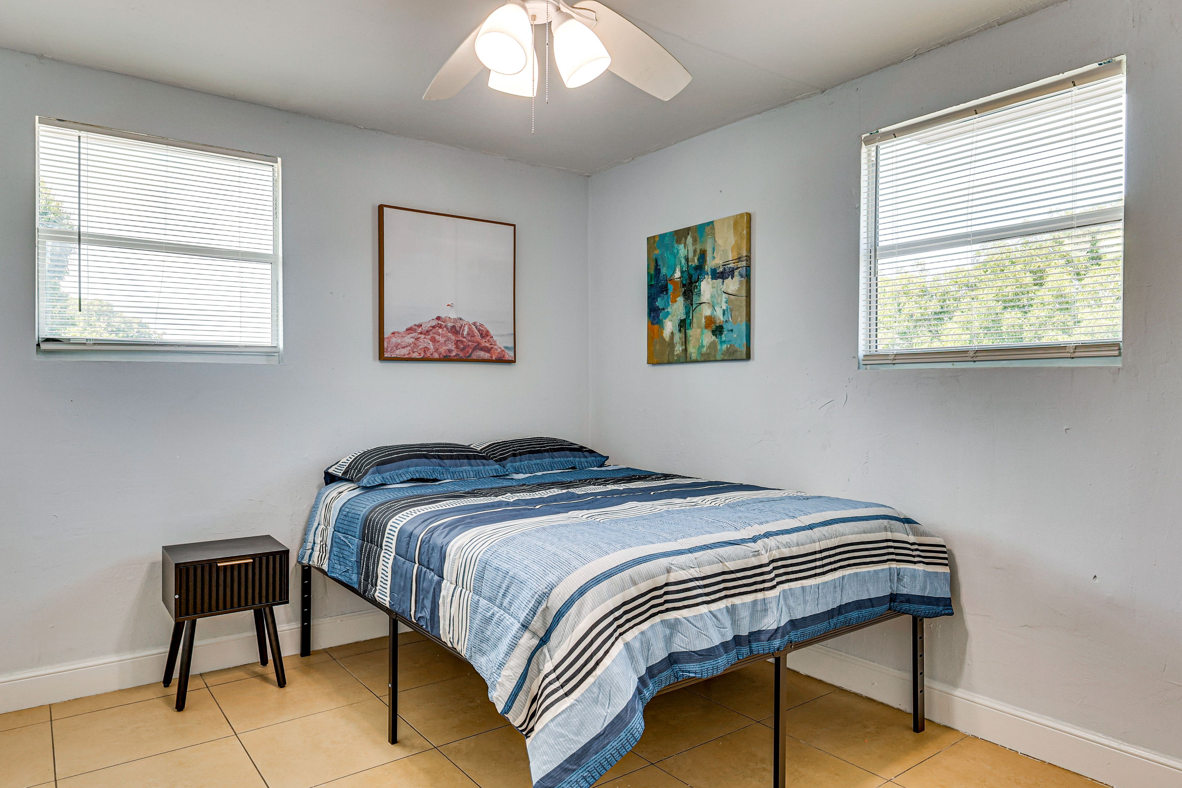 Bedroom 1 | Queen Bed