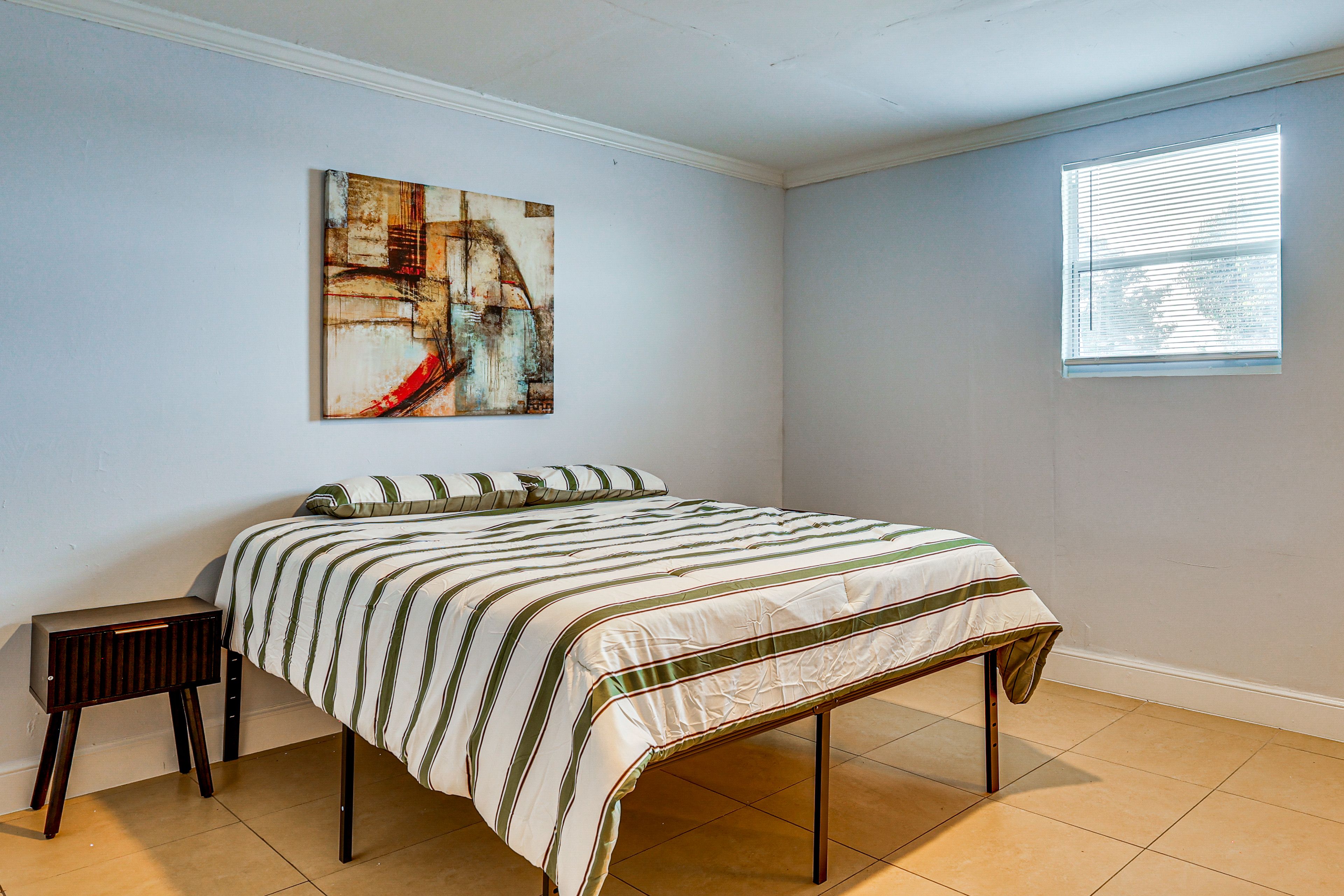 Bedroom 2 | Queen Bed