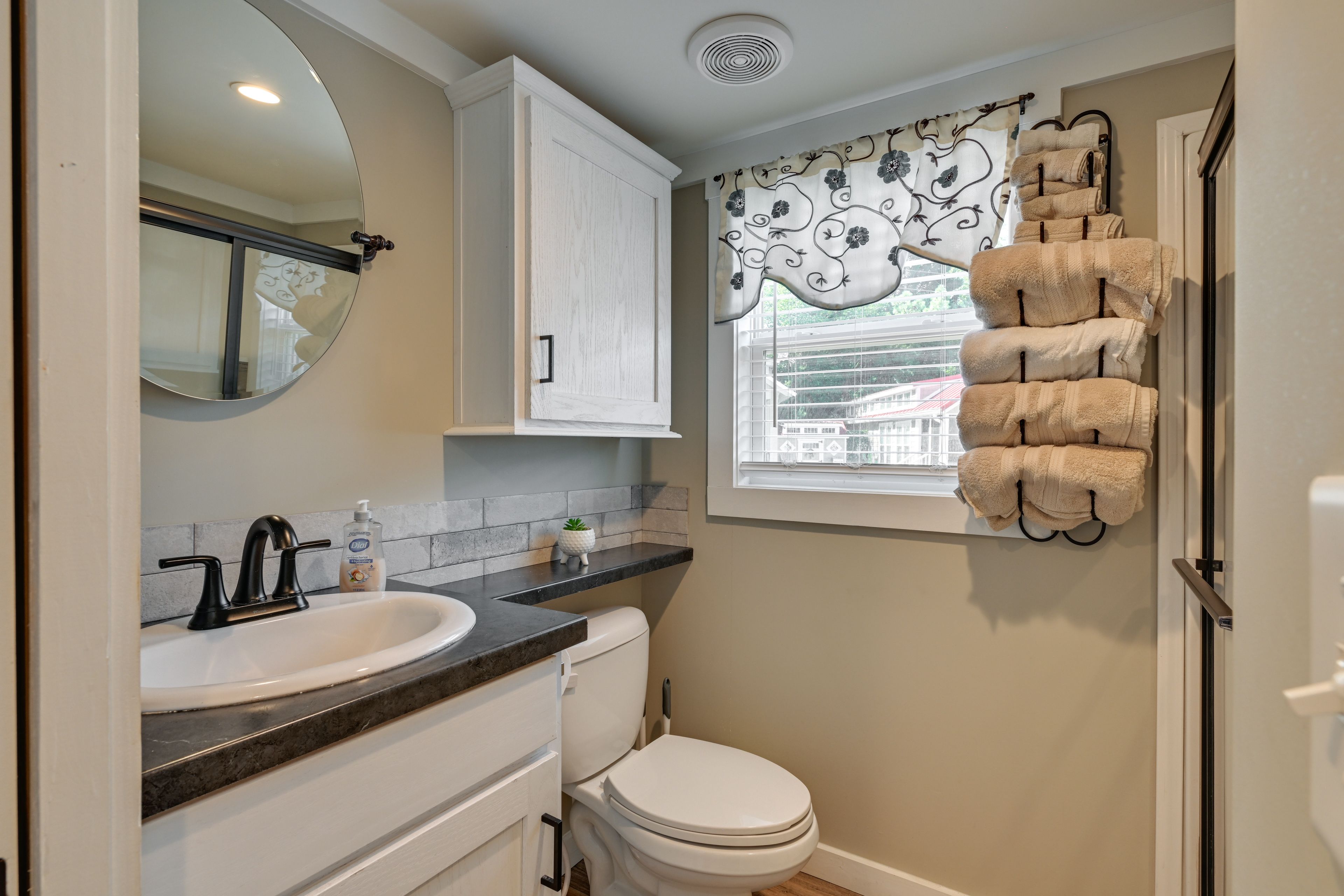 Full Bathroom | 1st Floor