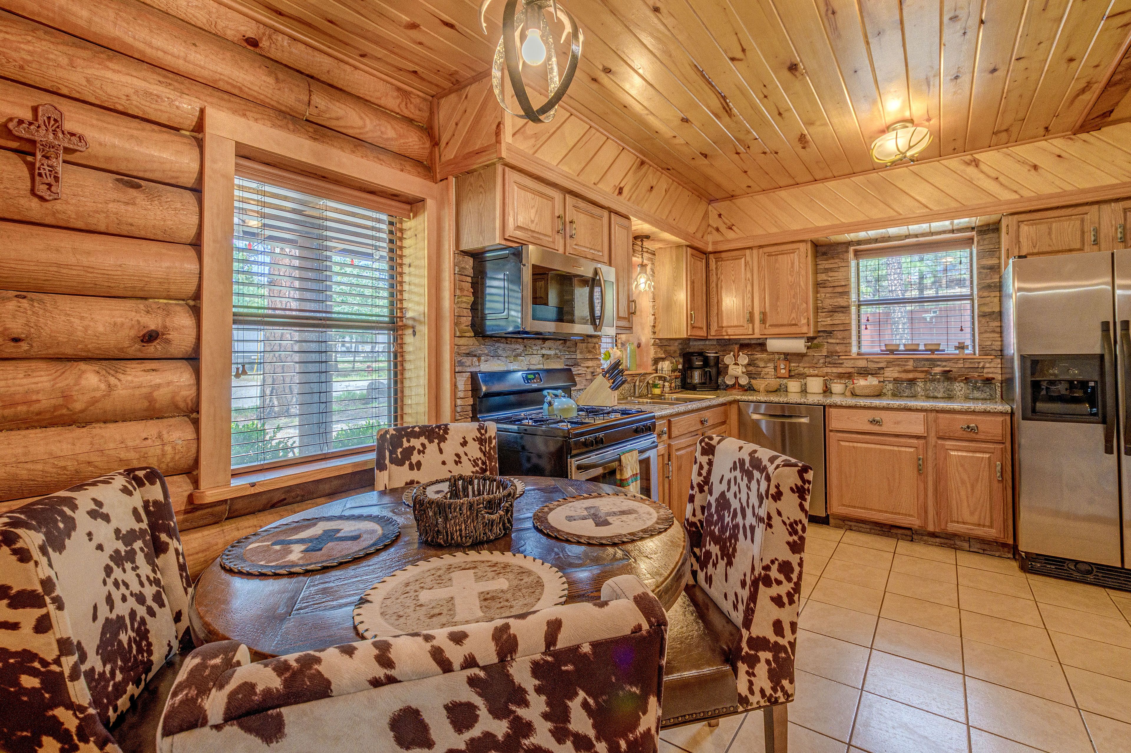 Eat-In Kitchen | 1st Floor