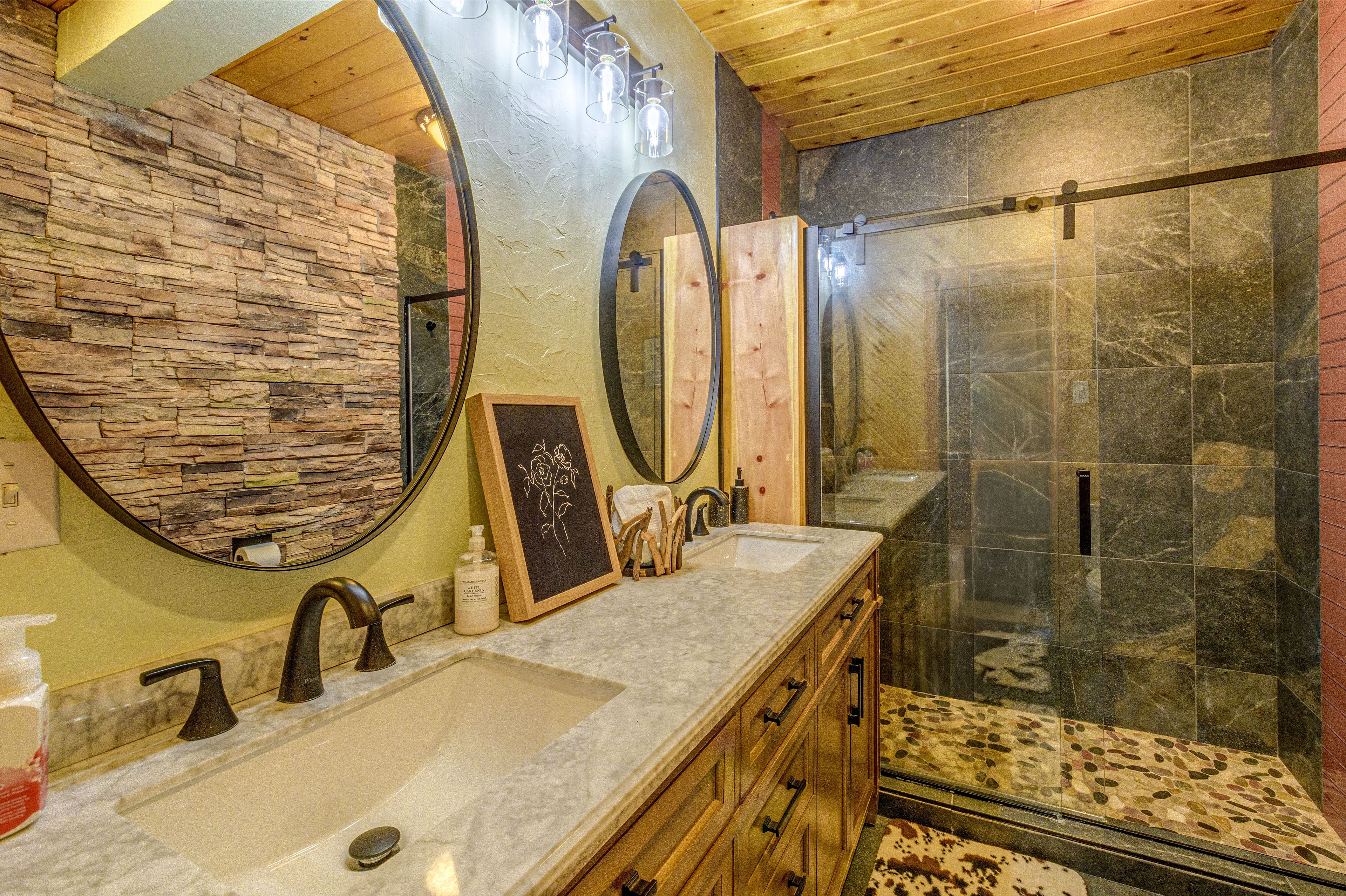 Full Bathroom | 1st Floor