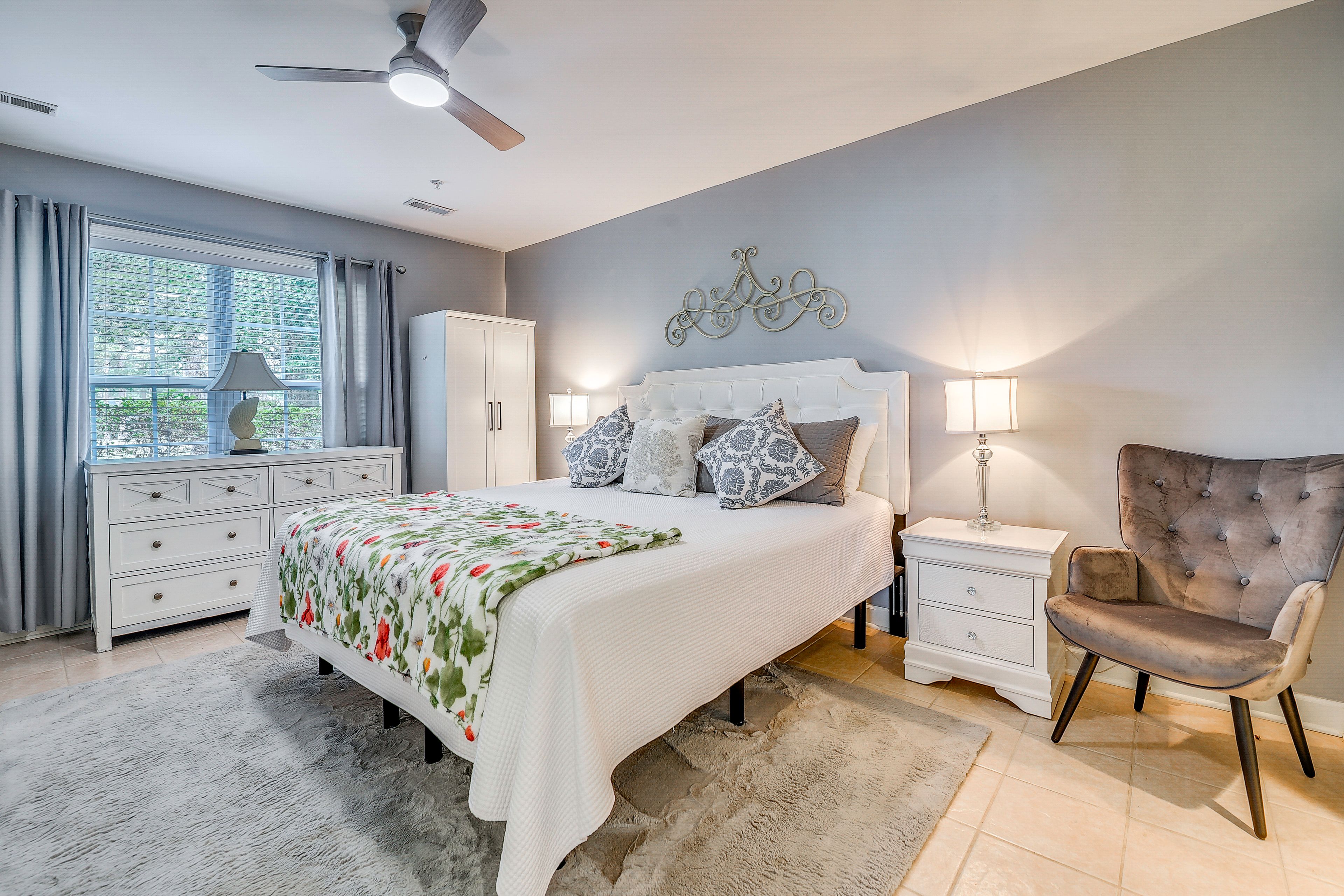 Bedroom 1 | King Bed