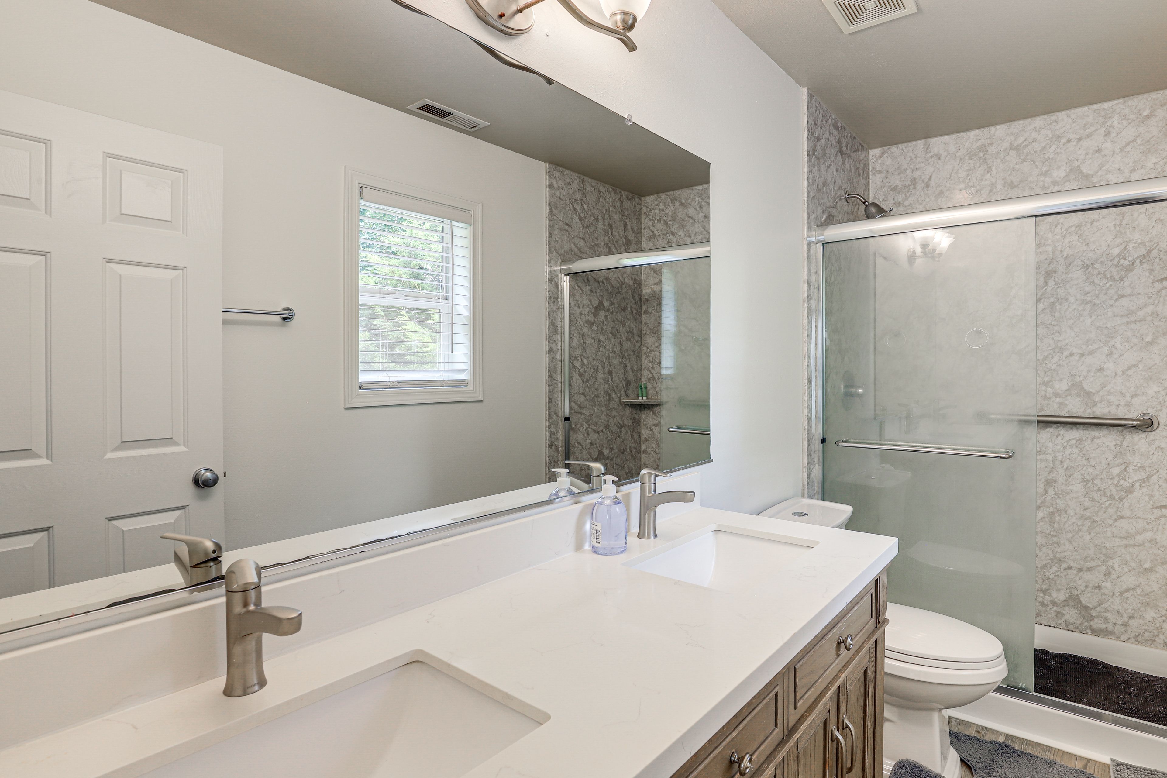 Bathroom | 2nd Floor