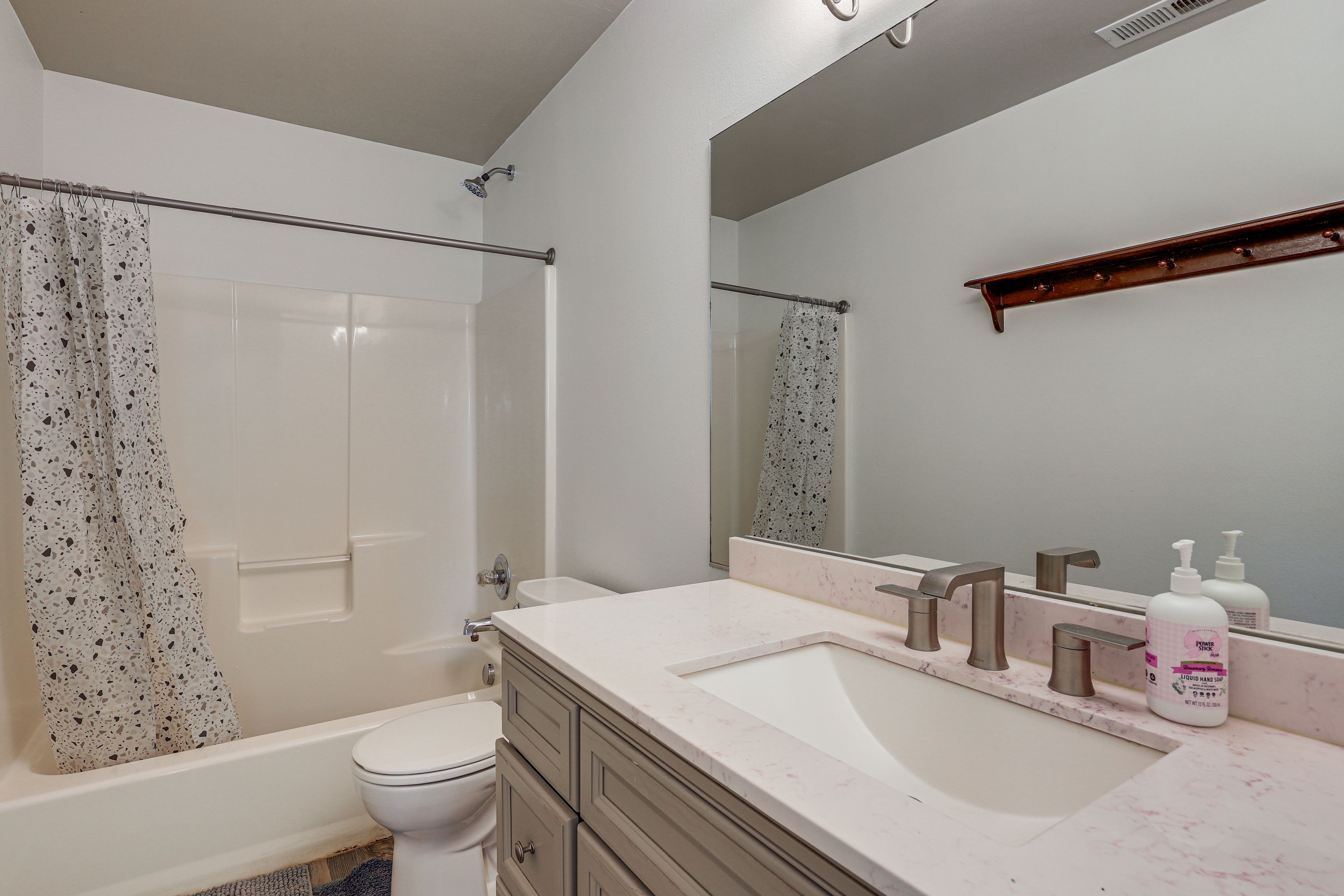 Bathroom | 2nd Floor