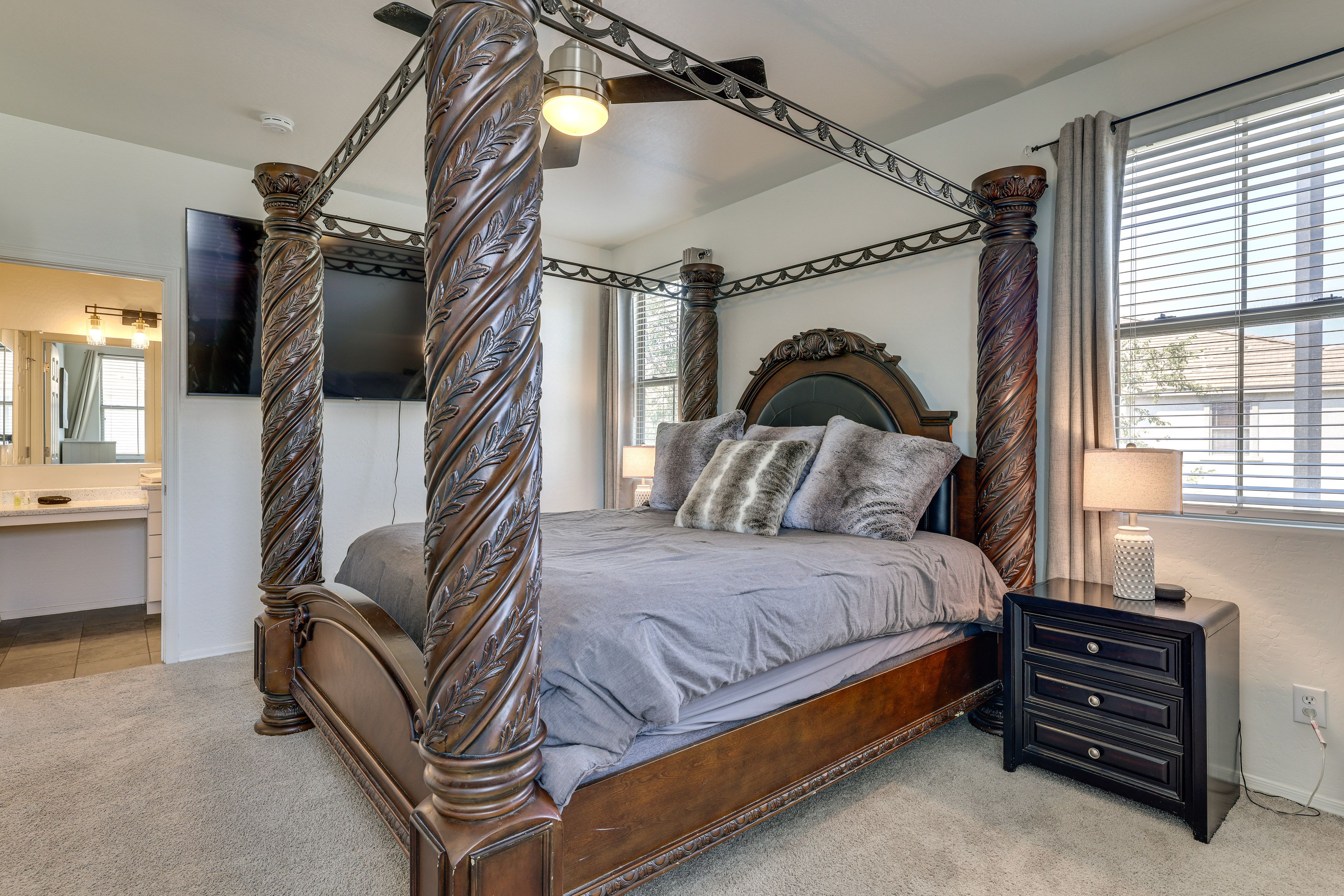 Bedroom 1 | King Bed