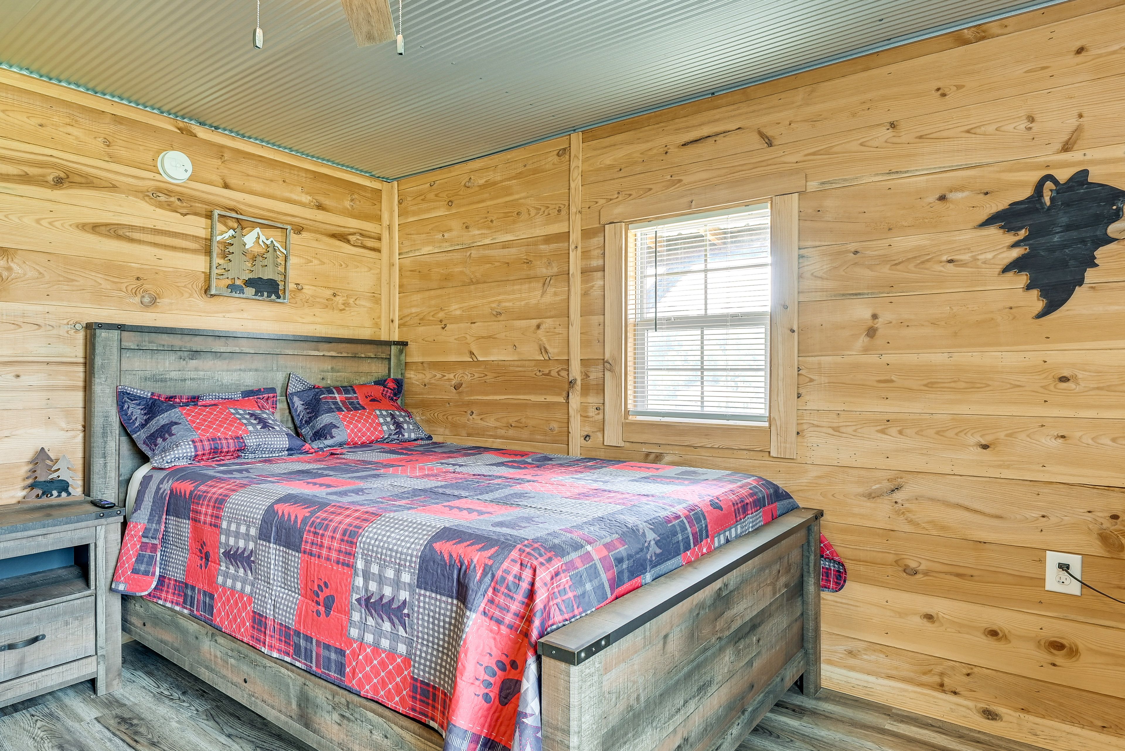 Bedroom 2 | Queen Bed