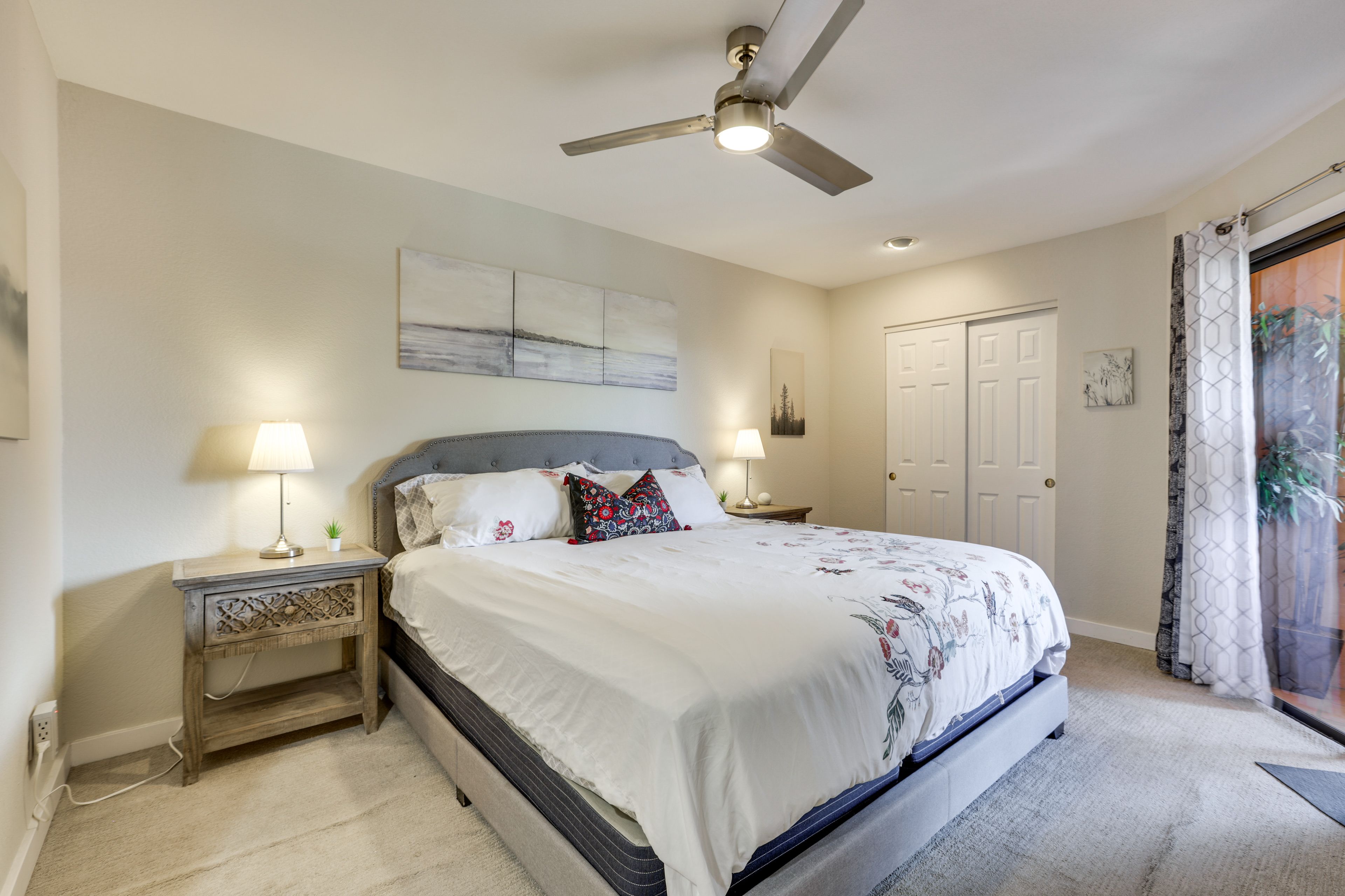 Bedroom | Queen Bed
