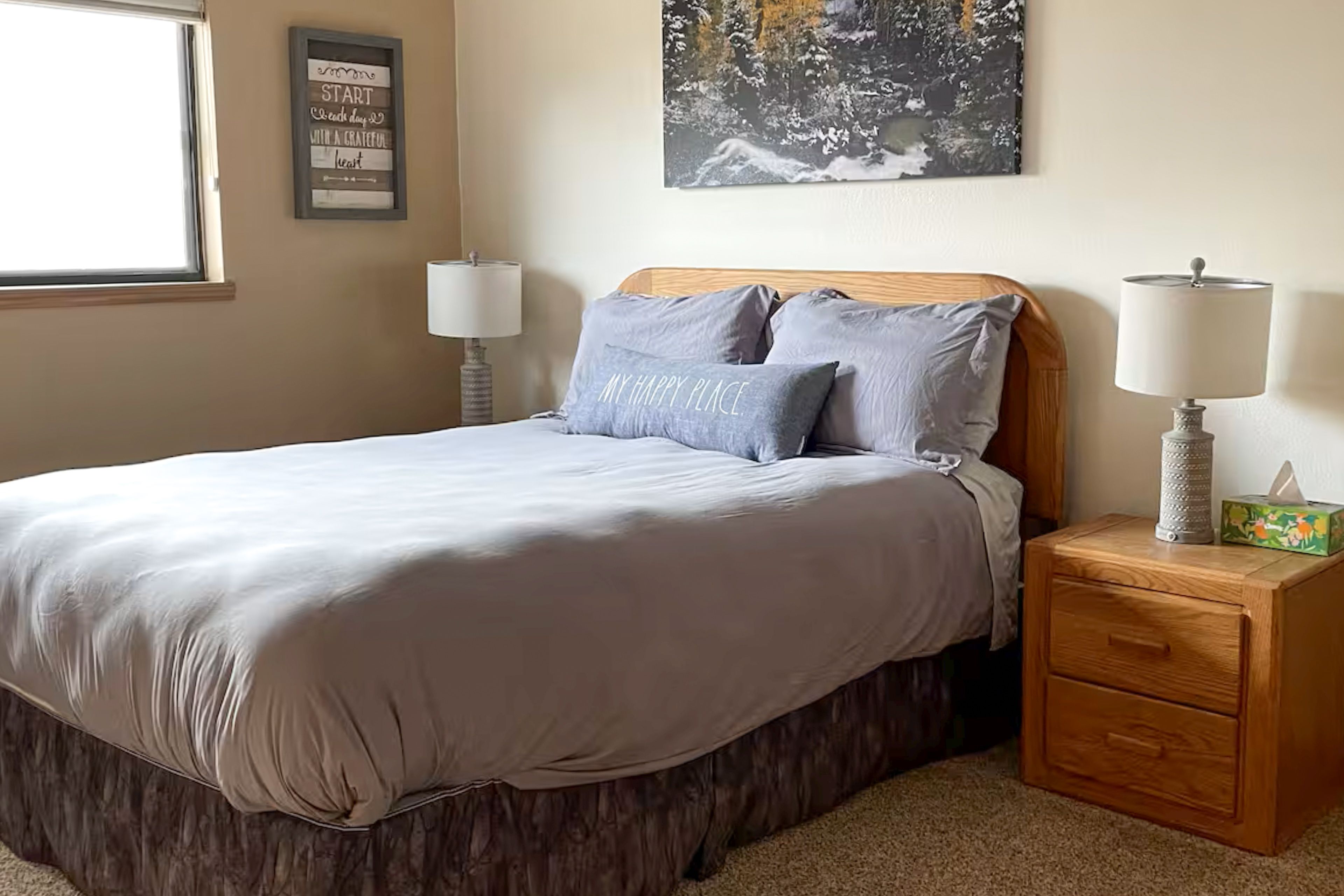 Bedroom 1 | Queen Bed