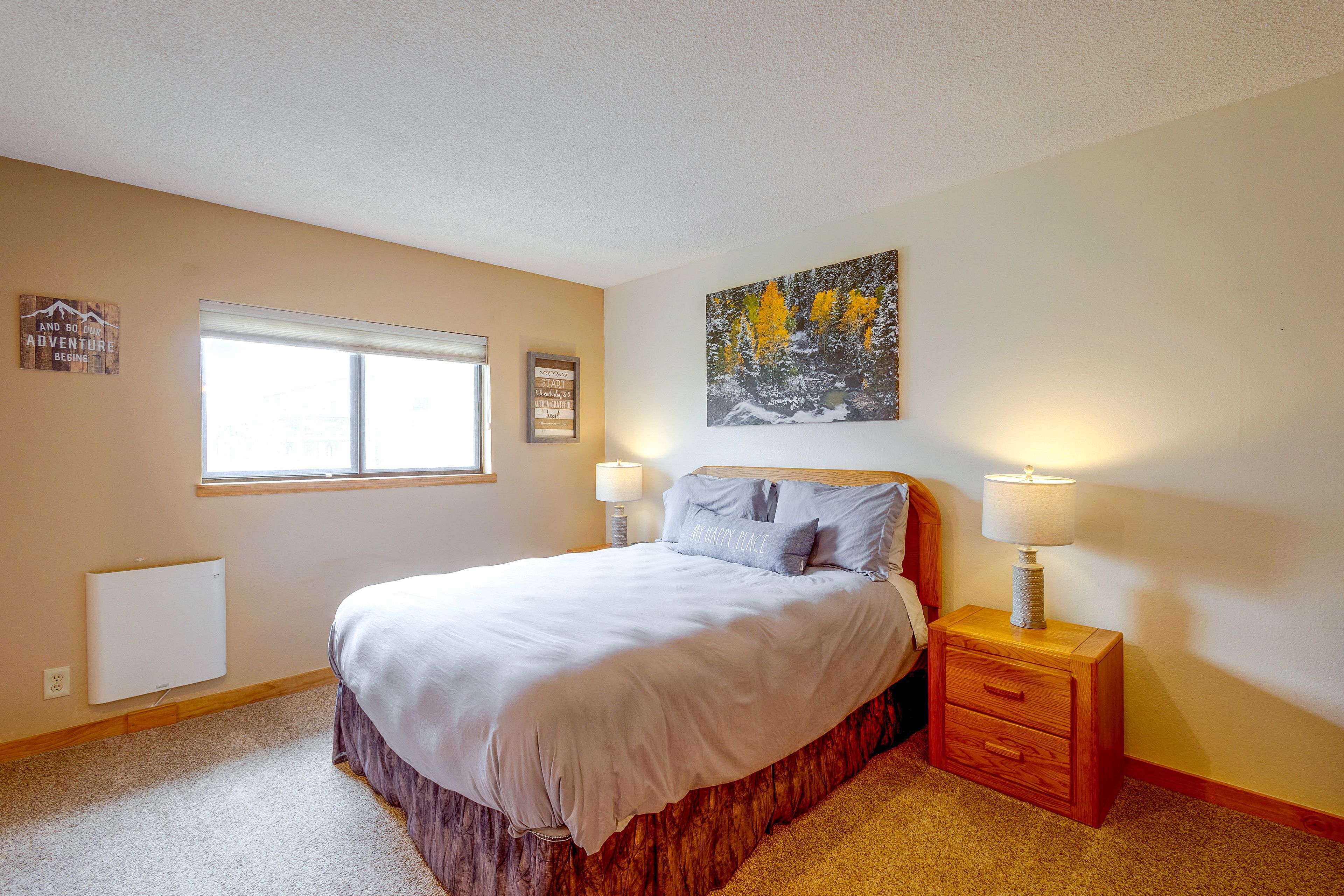 Bedroom 1 | Queen Bed