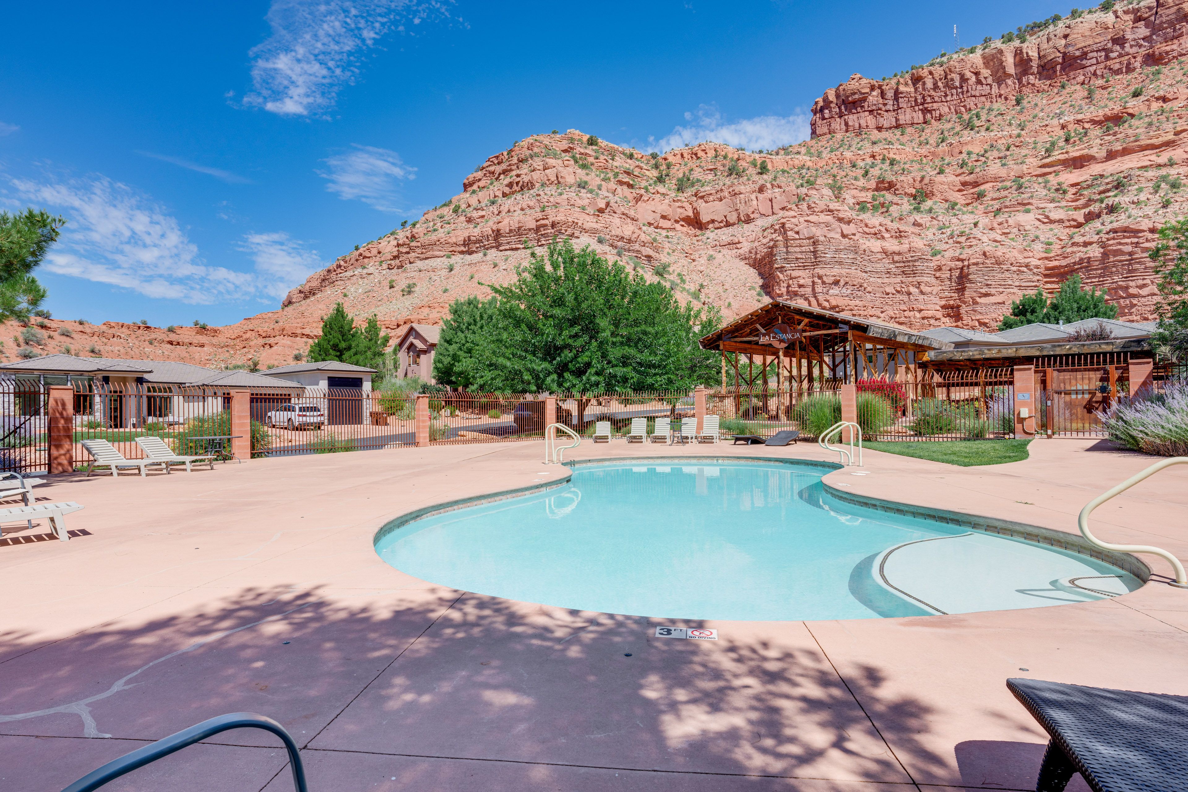 La Estancia Community Amenities | Outdoor Pool