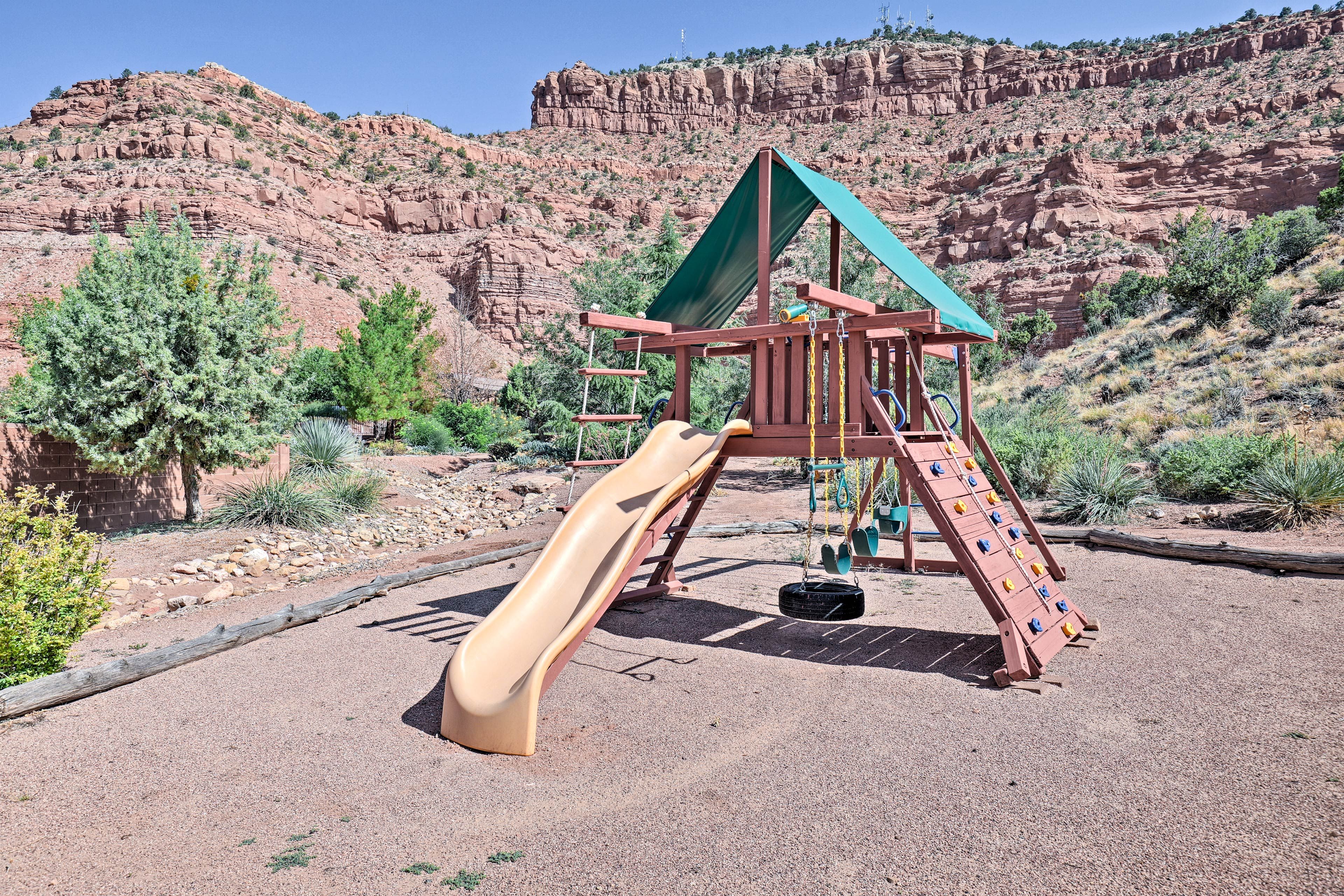 La Estancia Community Amenities | Playground