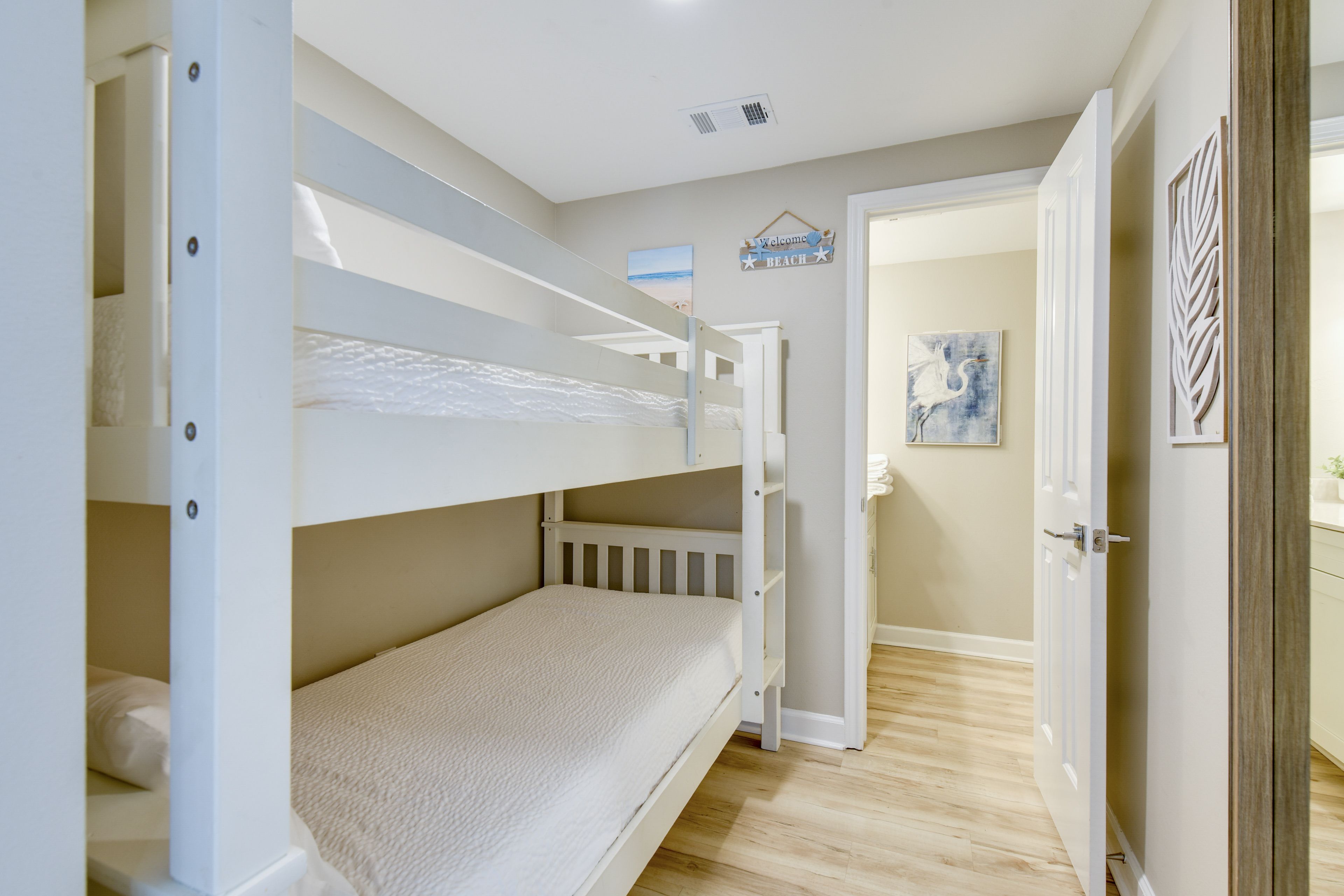 Den | 2 Twin Bunk Beds