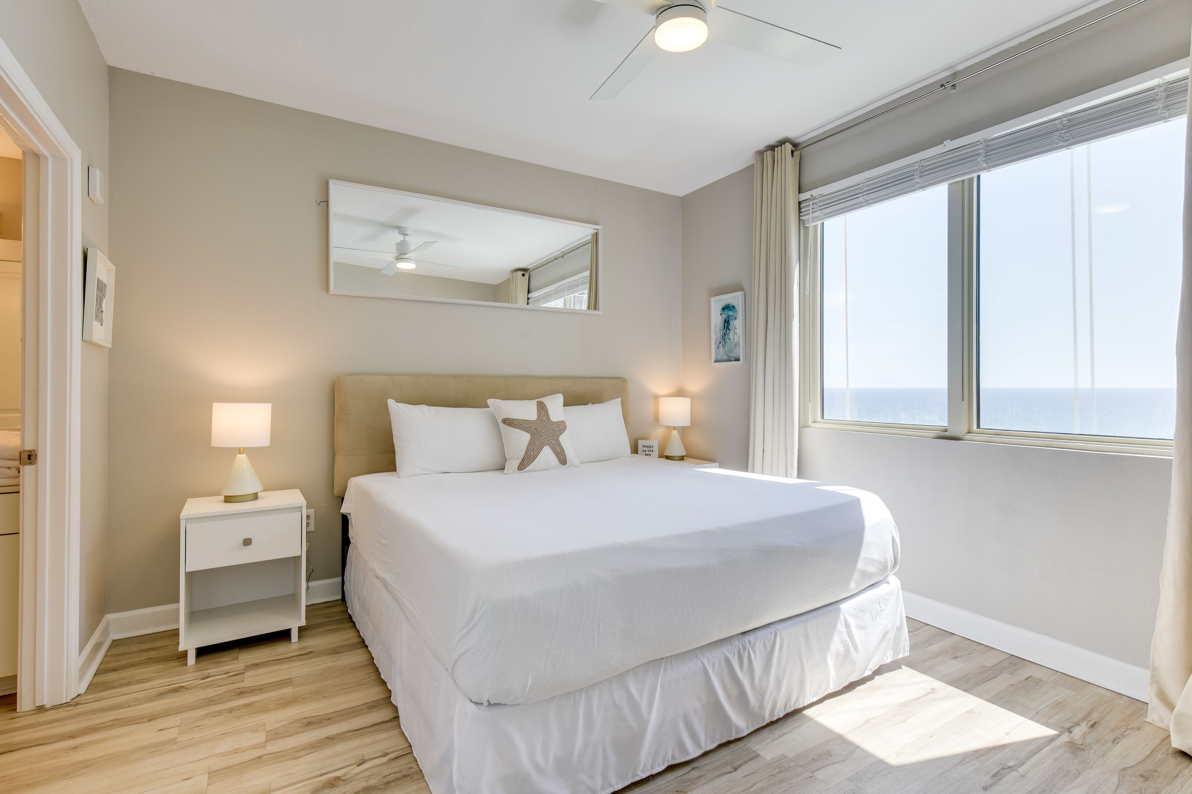 Bedroom 1 | King Bed