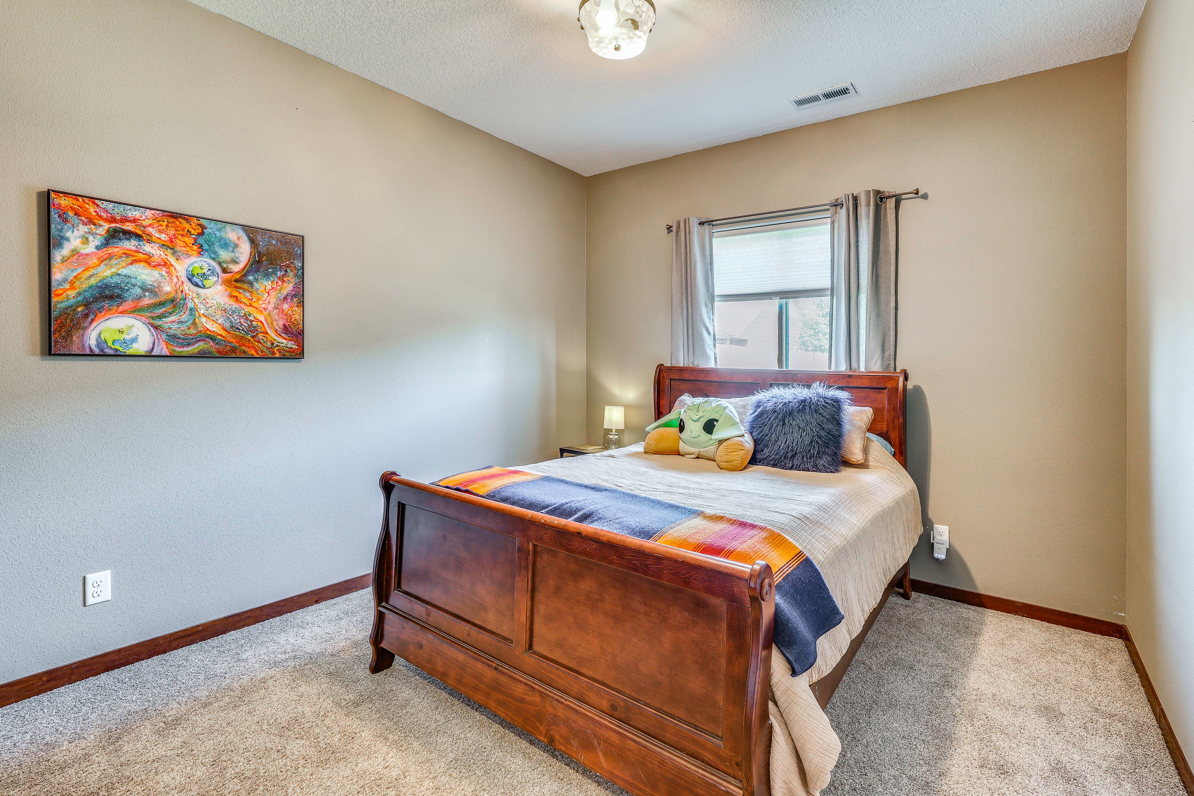 Bedroom 1 | 1st Floor | Queen Bed