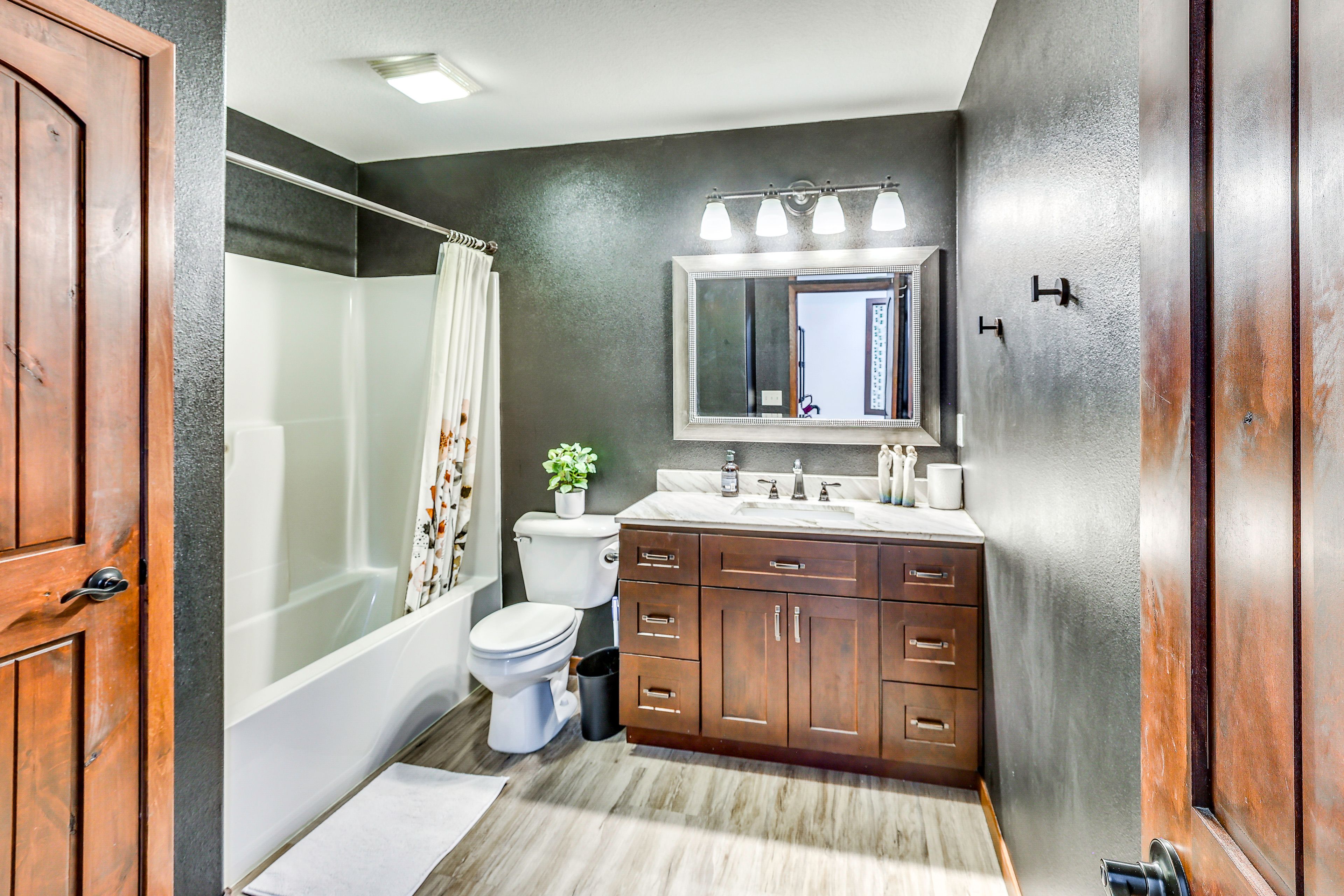 Full Bathroom | 2nd Floor