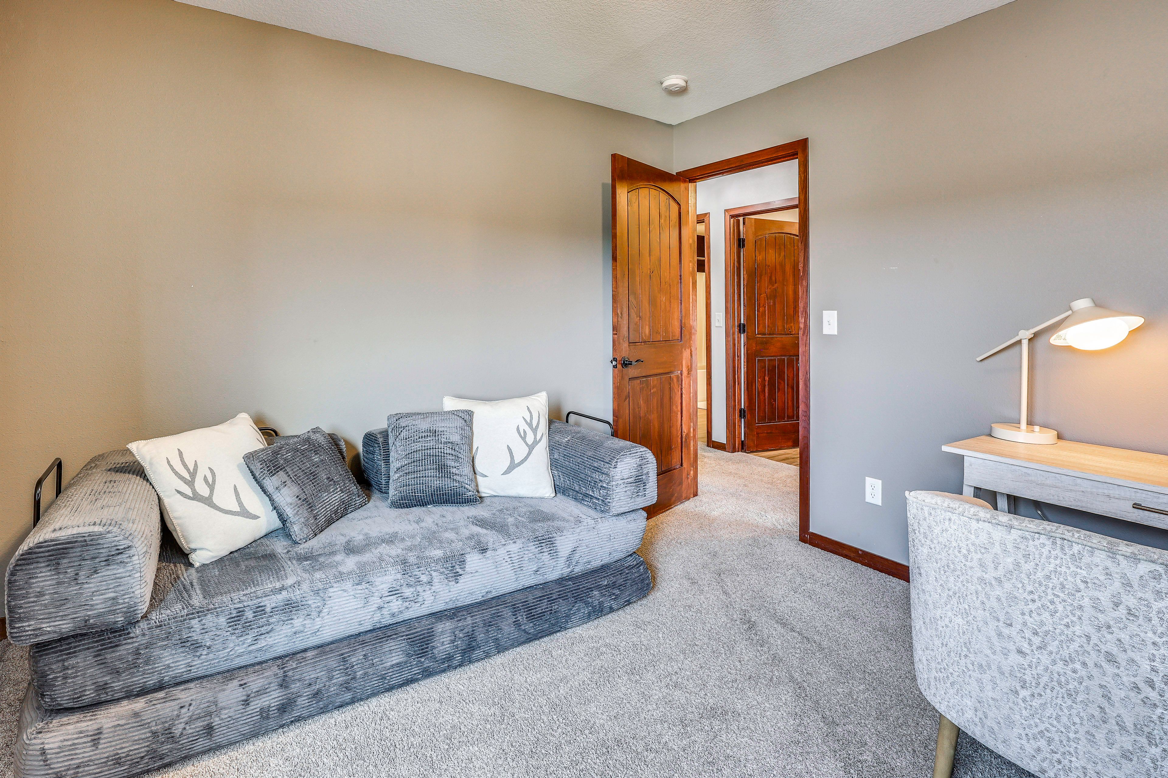Bedroom 4 | 2nd Floor | Twin Daybed w/ Twin Trundle