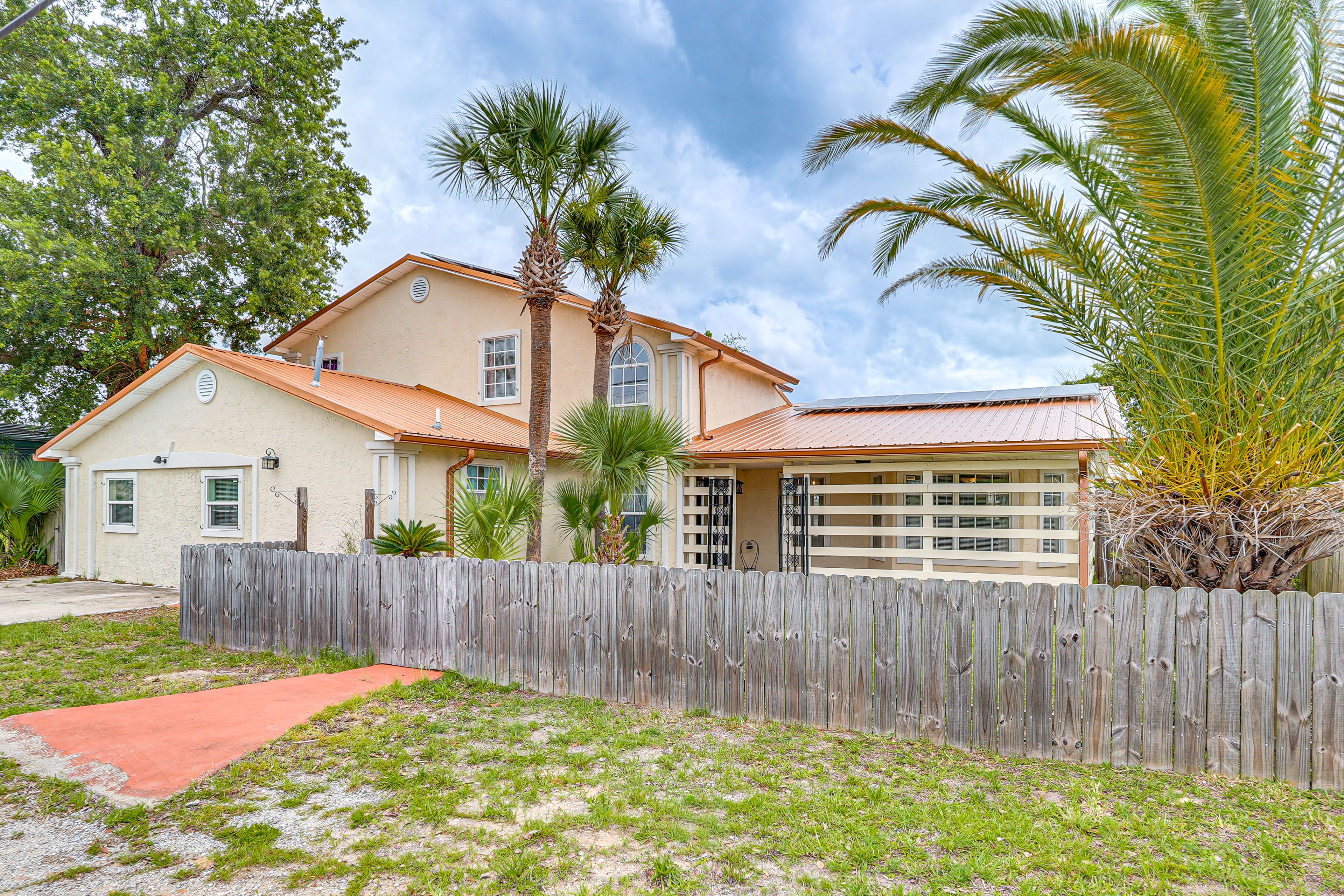 Property Exterior | Single-Level Duplex | Upper Unit