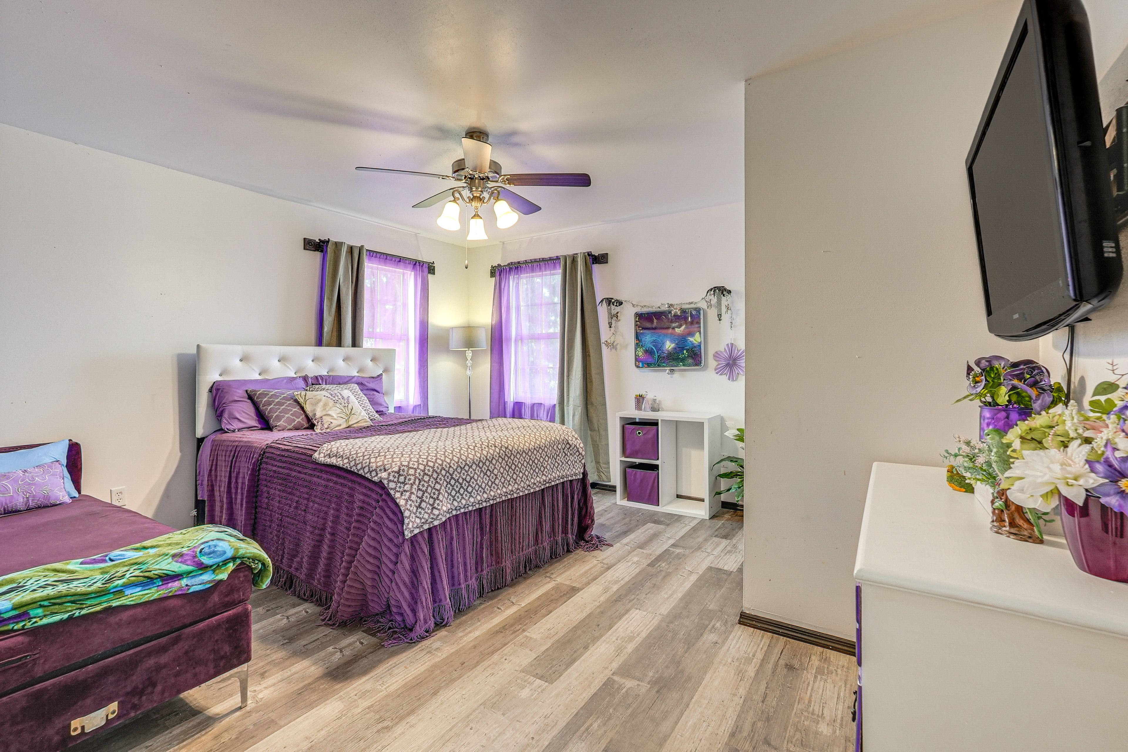 Bedroom 1 | Queen Bed