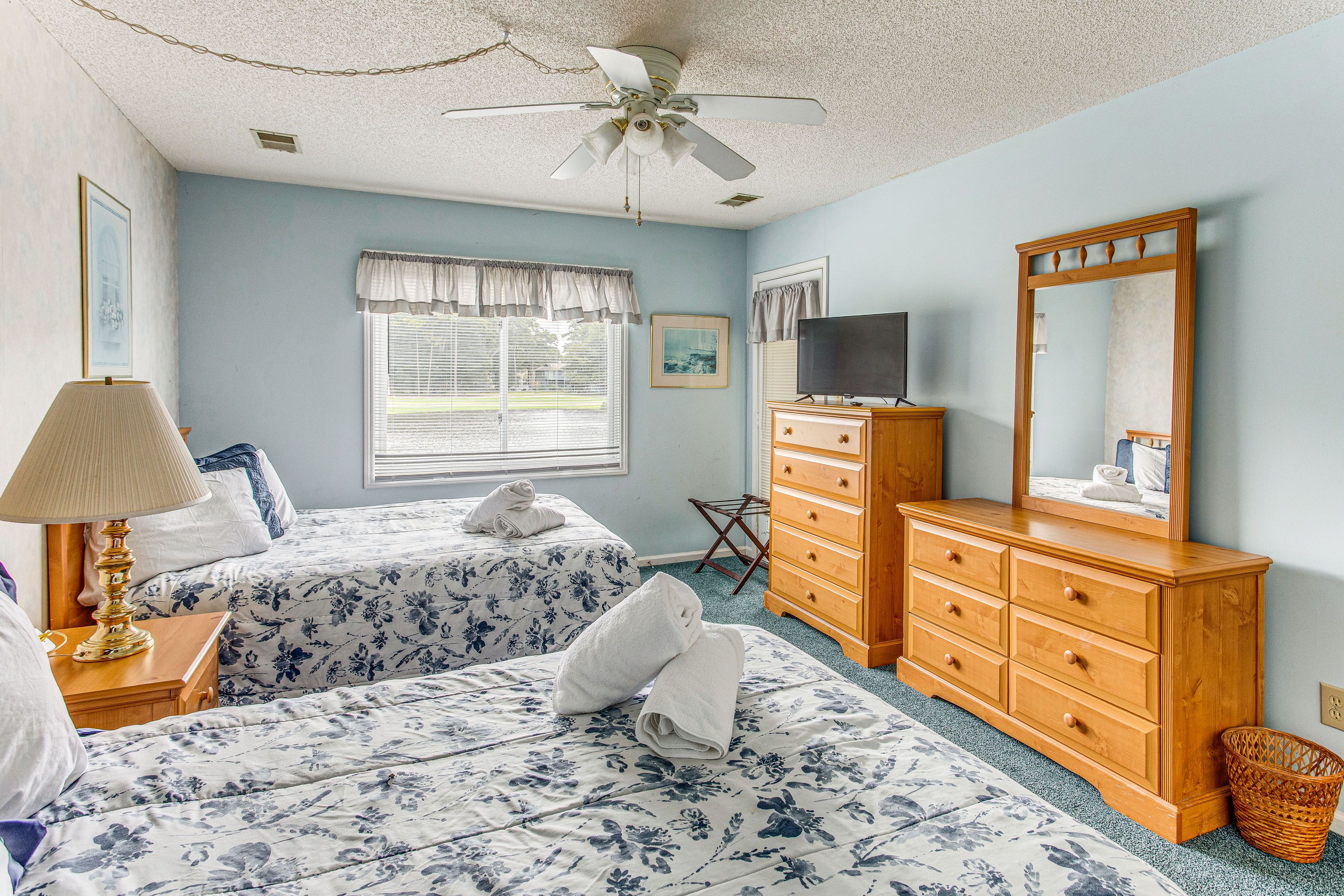 Bedroom 2 | Queen Bed | Full Bed