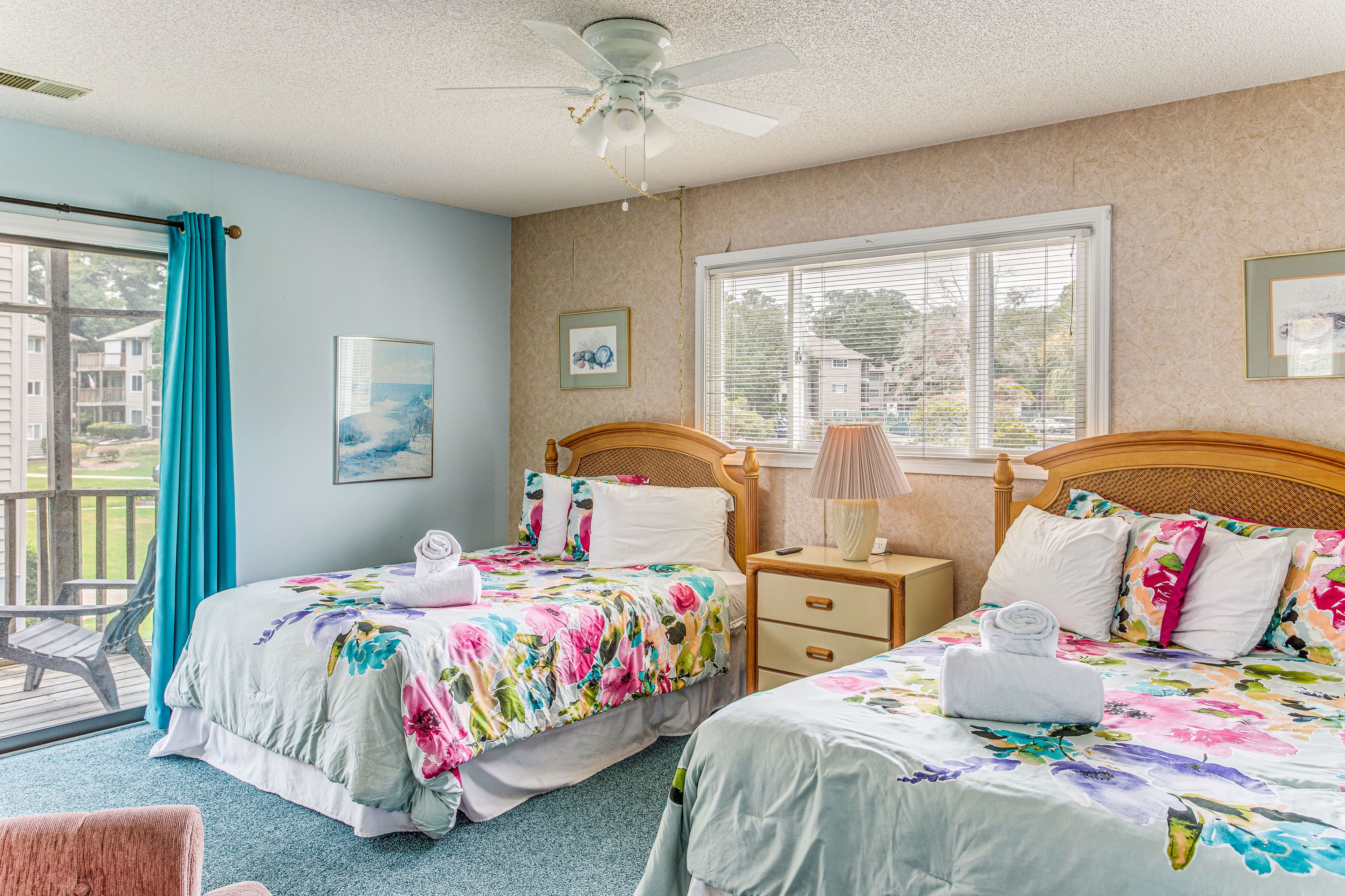 Bedroom 1 | Queen Bed | Full Bed