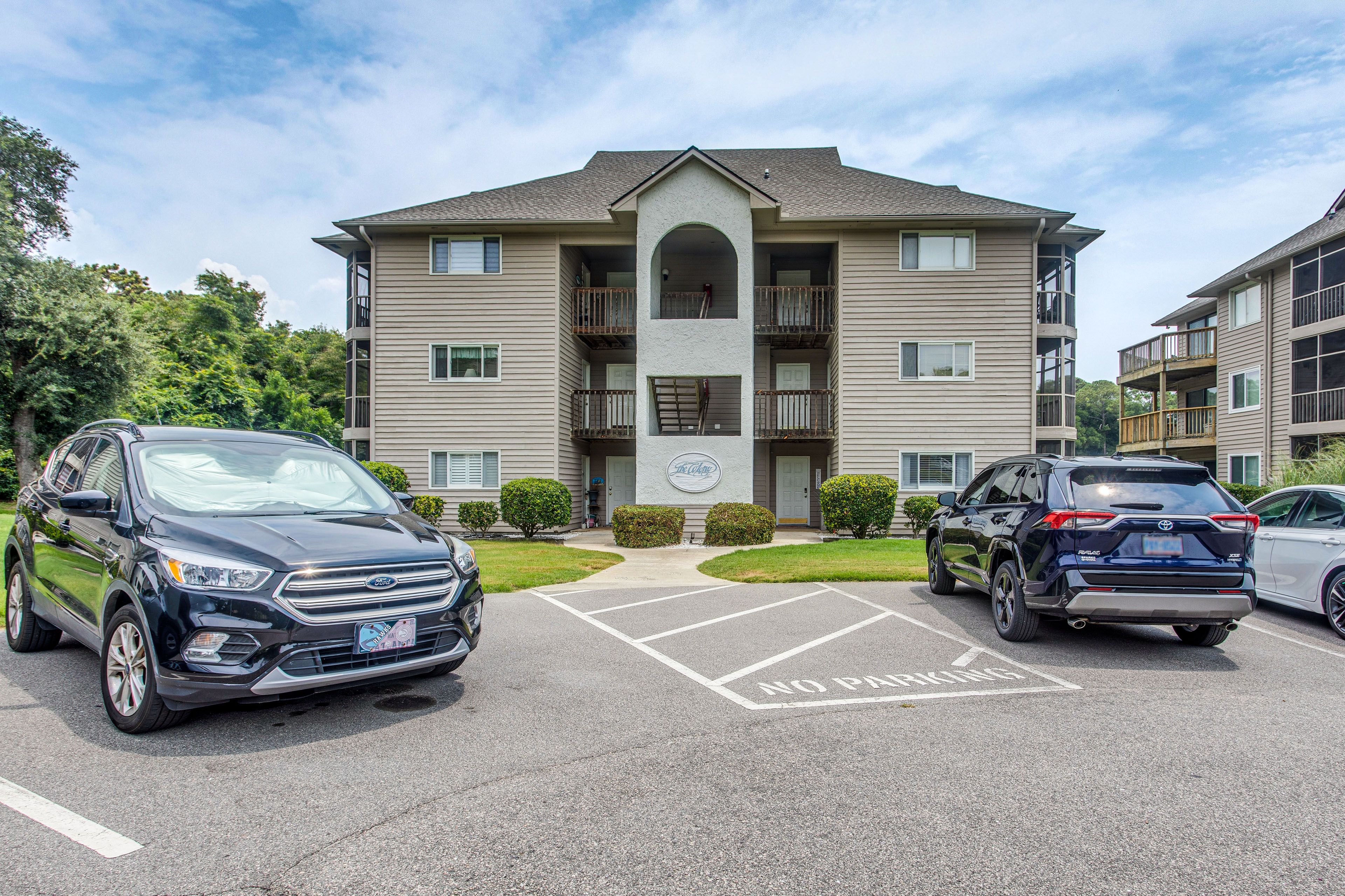 Open Community Parking Lot | 4 Vehicles